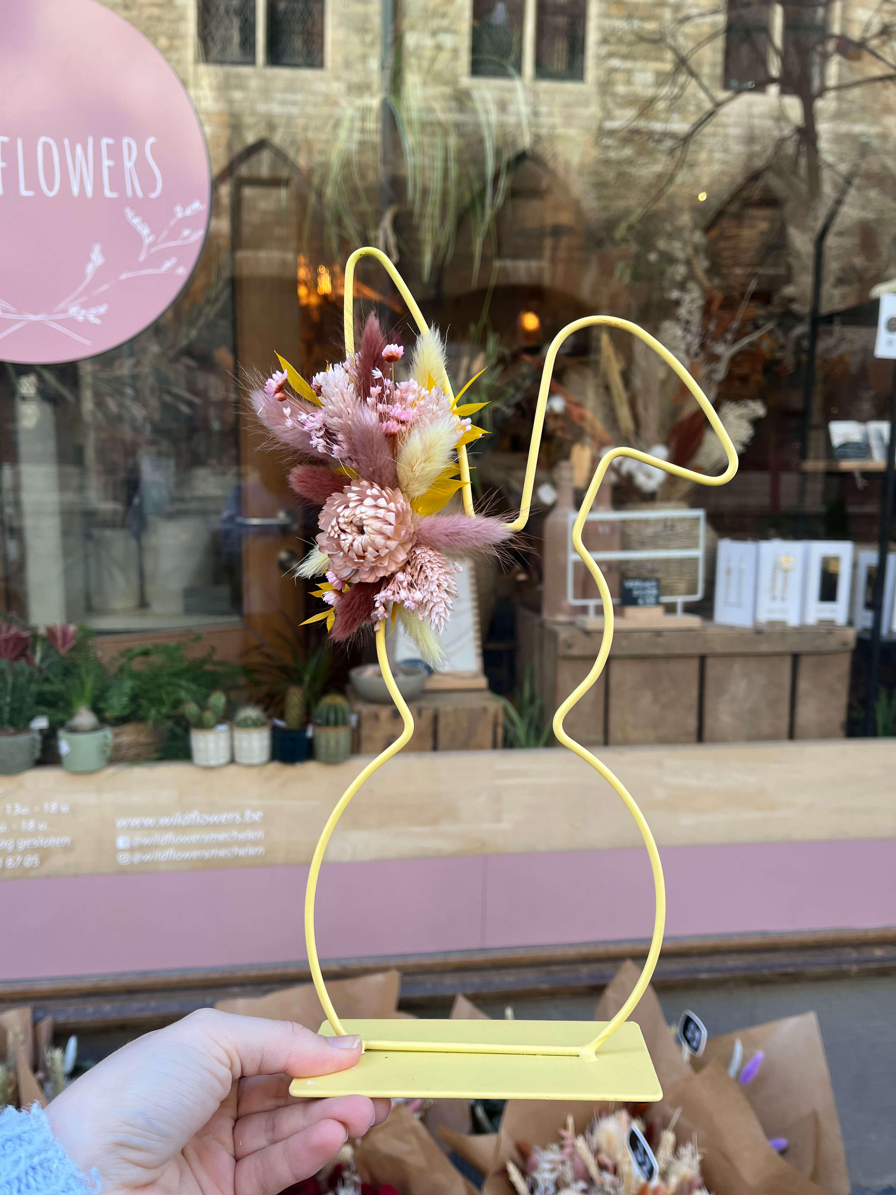 Paashaas met droogbloemen - Foto