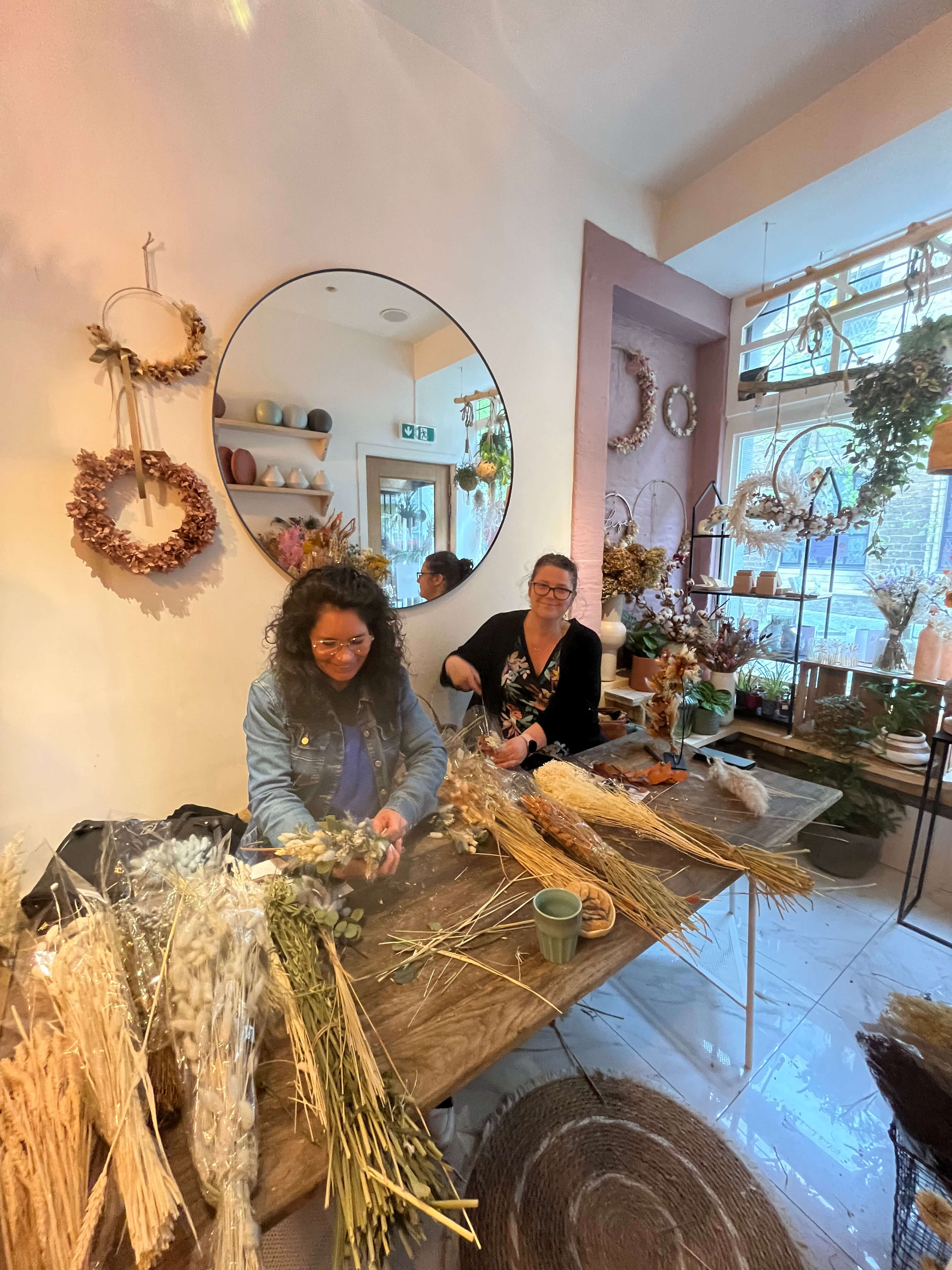 Paashaas met droogbloemen - Foto