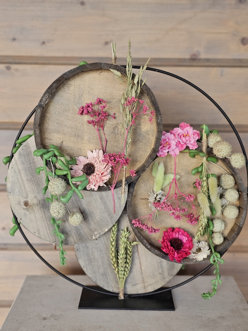 Bloemworkshop Ring op een vernieuwende manier opgevuld. - Foto