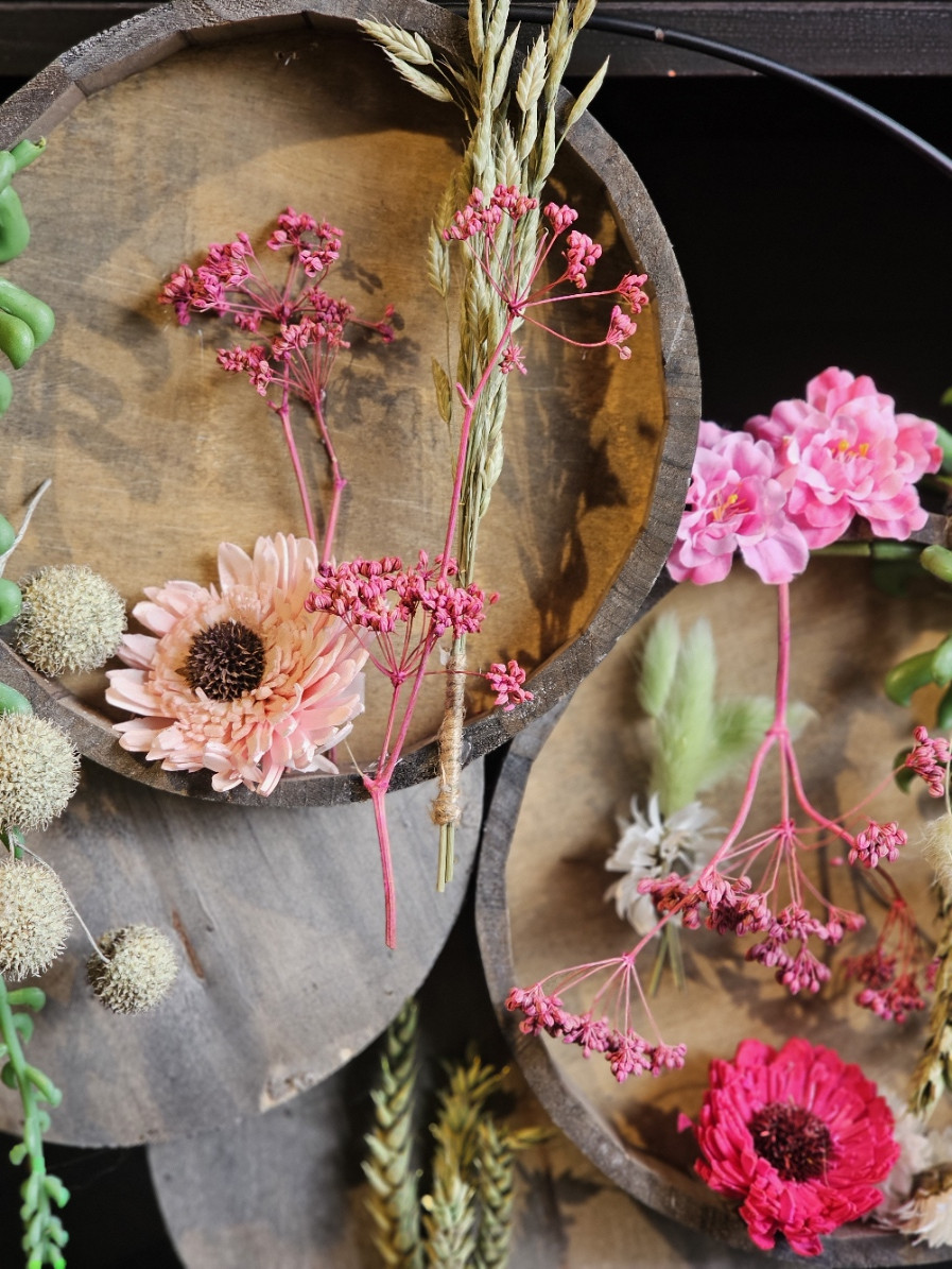 Bloemworkshop Ring op een vernieuwende manier opgevuld. - Foto