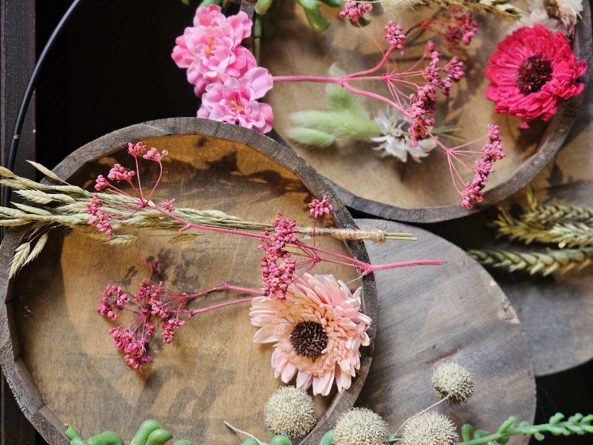 Bloemworkshop Ring op een vernieuwende manier opgevuld. - Foto