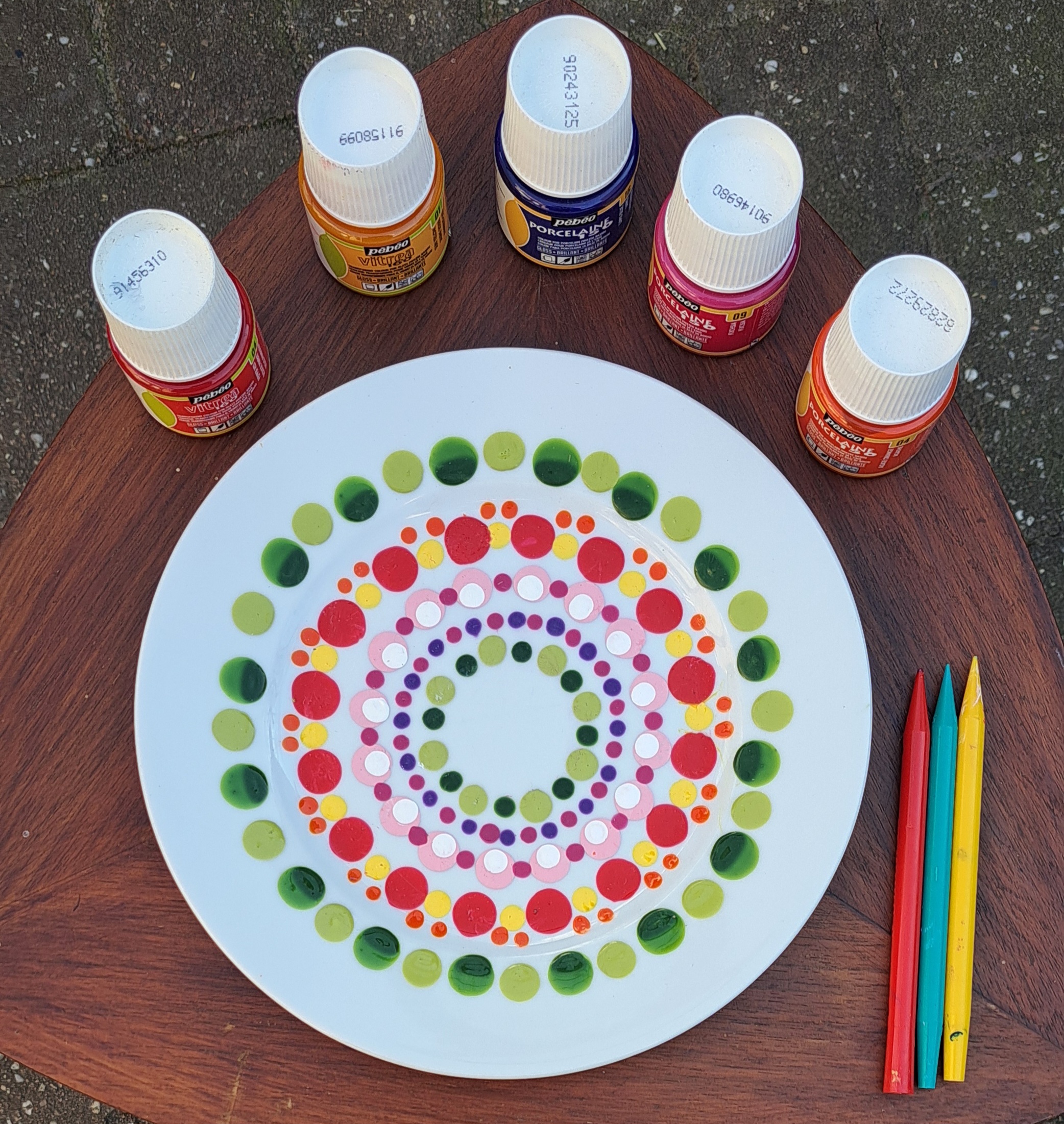 Stipkunst op Servies, Dotpainting of Stippen Porselein