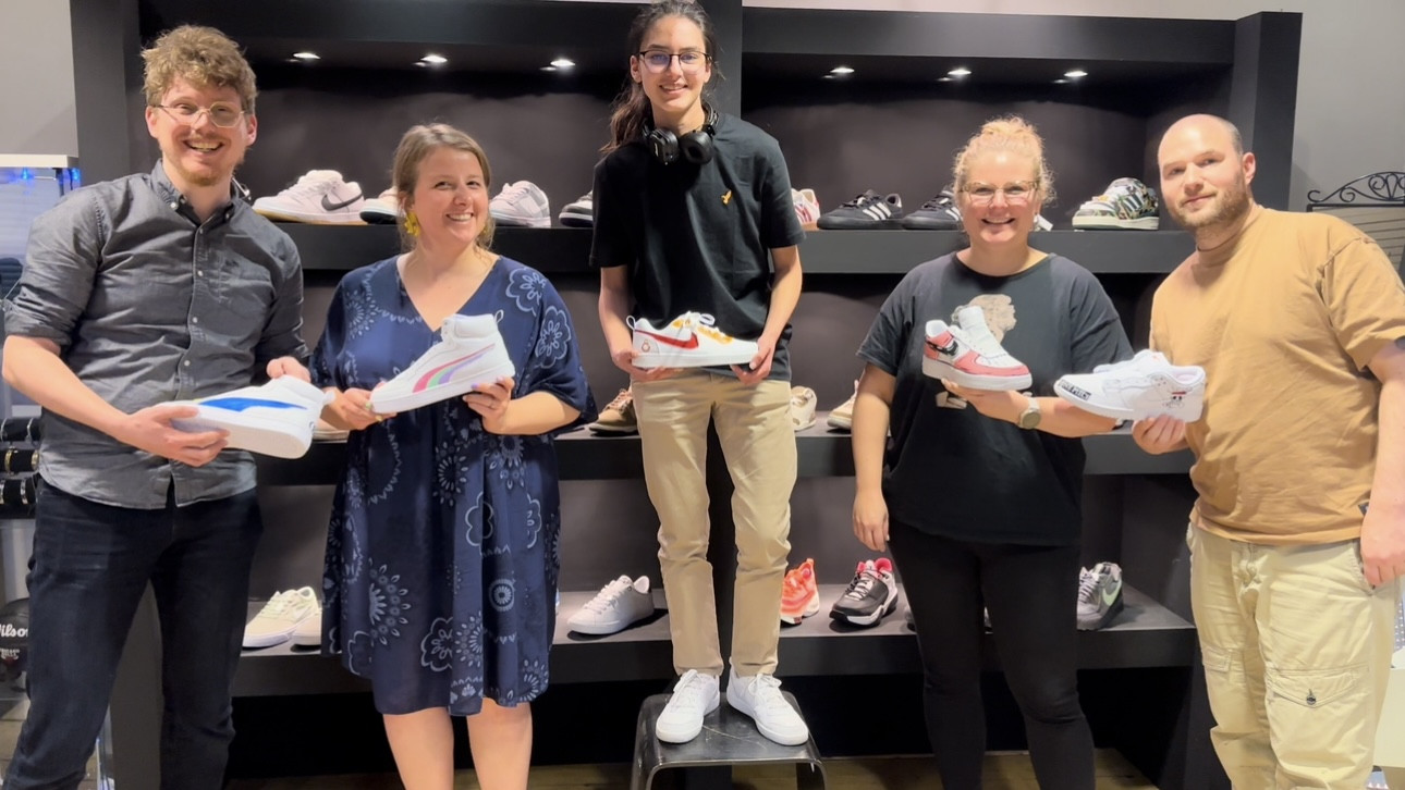 Workshop sneakers pimpen op locatie - Foto