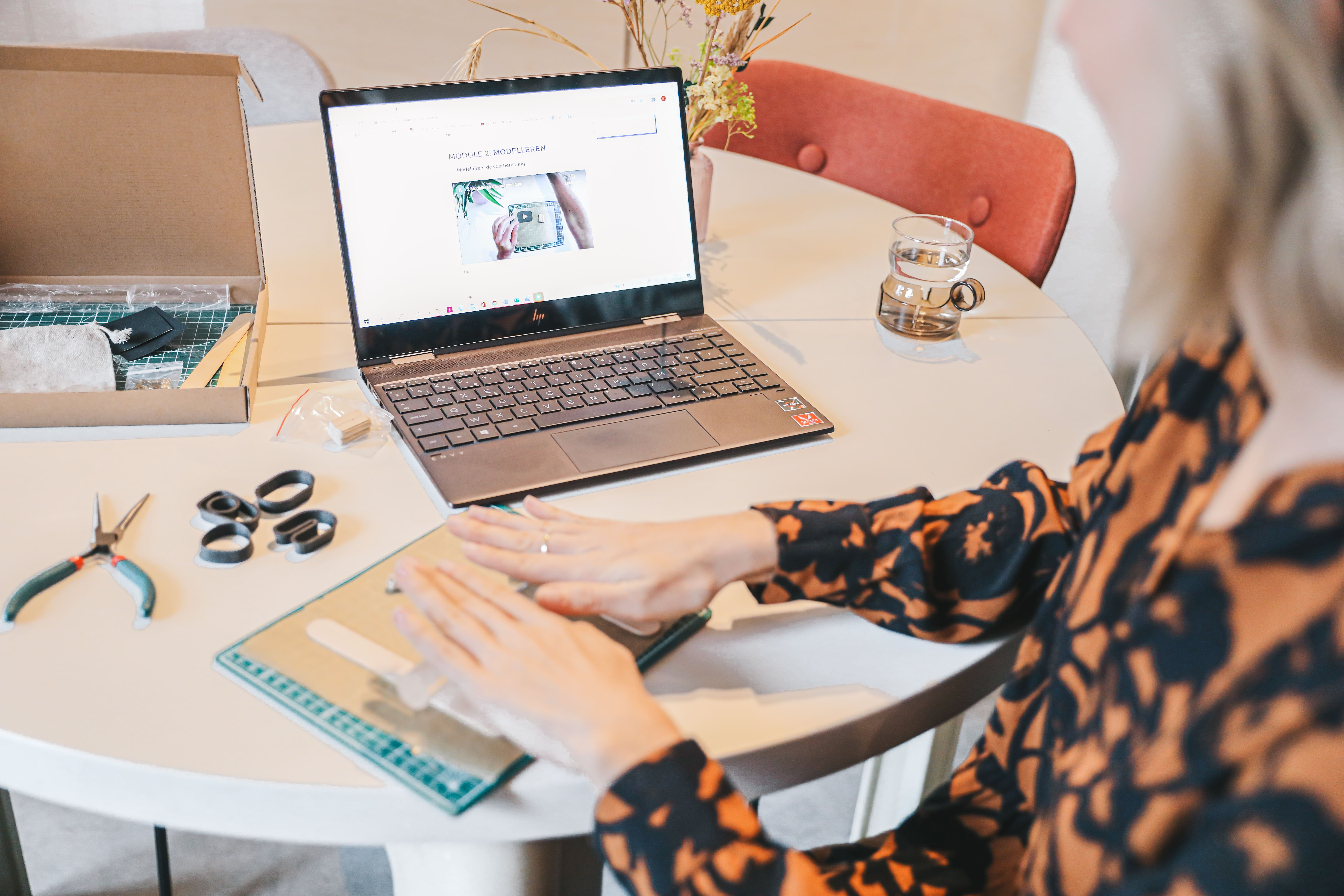 DIY polymeer klei juwelen - Foto