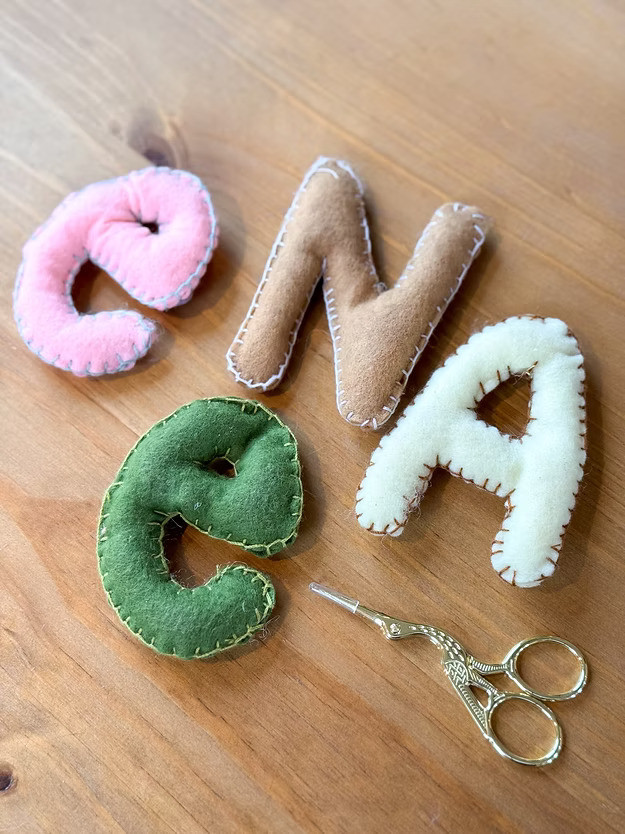 DIY Naamslinger van Vilt – Blanco (Div. kleuren) - Foto