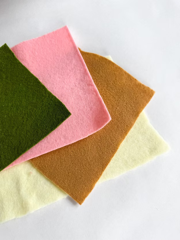 DIY Naamslinger van Vilt – Blanco (Div. kleuren) - Foto