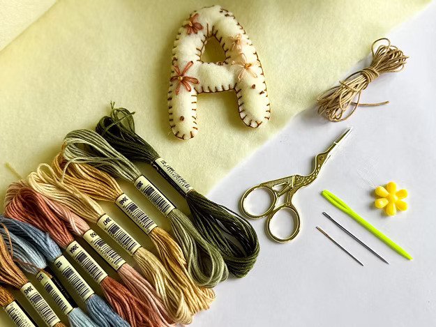 DIY Naamslinger van Vilt – Blanco (Div. kleuren) - Foto