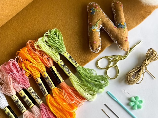 DIY Naamslinger van Vilt – Blanco (Div. kleuren) - Foto