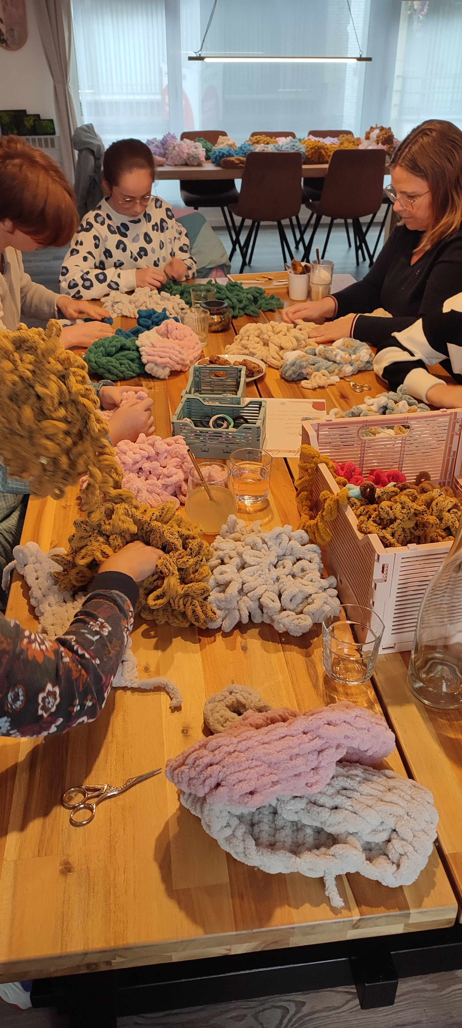 Ouder-Kind workshop: oorwarmers handbreien - Foto