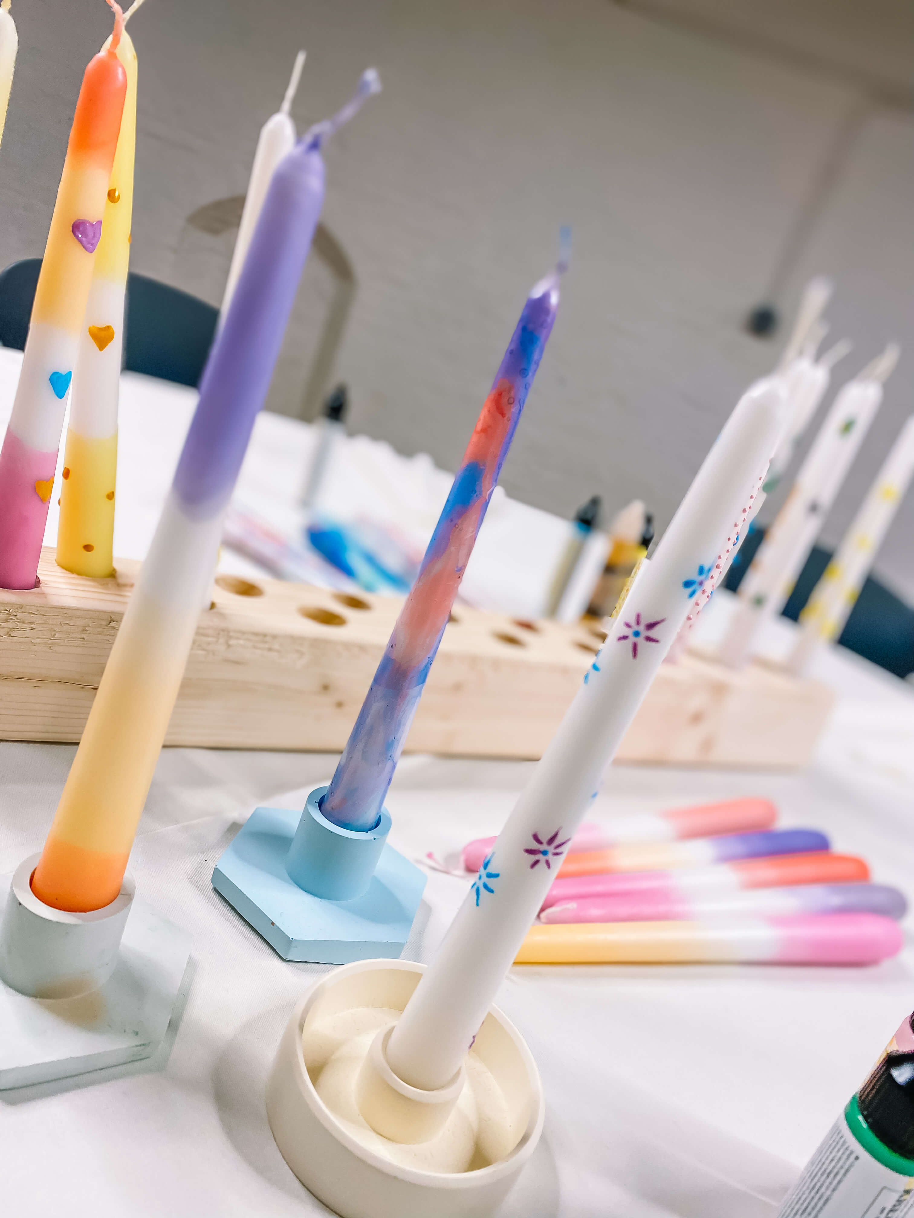 Ouder-kind Workshop Kaarsen pimpen 🕯 - Foto