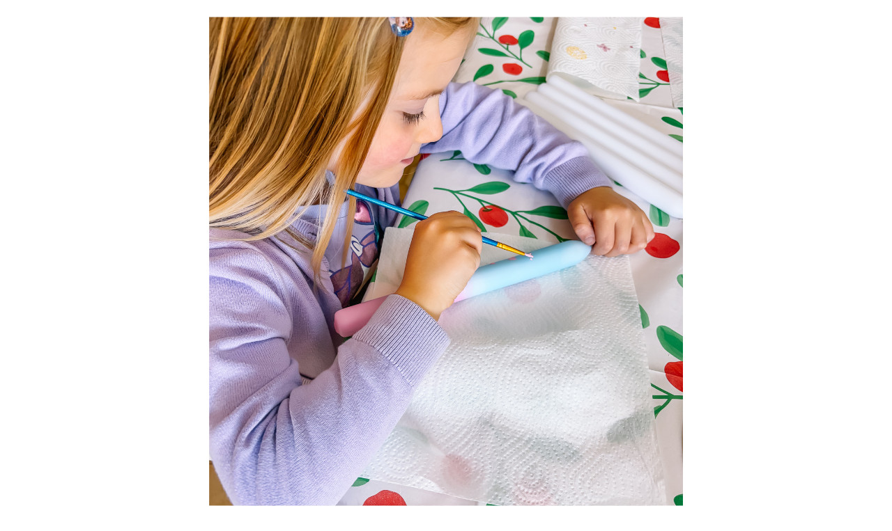 Ouder-kind Workshop Kaarsen pimpen 🕯 - Foto