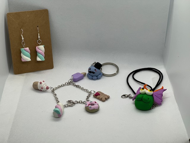 Juwelen maken uit polymeerklei (fimo) - Foto