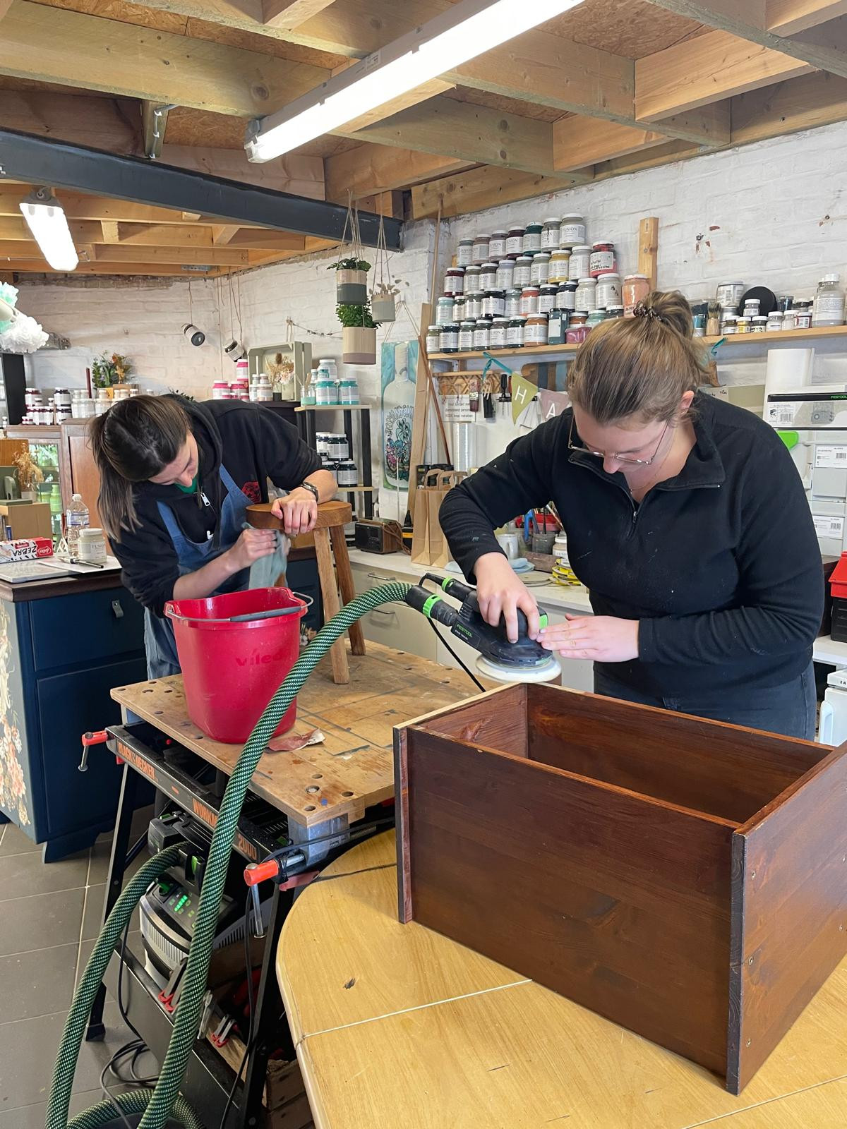 Houten meubel schilderen - Kastje Pimpen - Foto