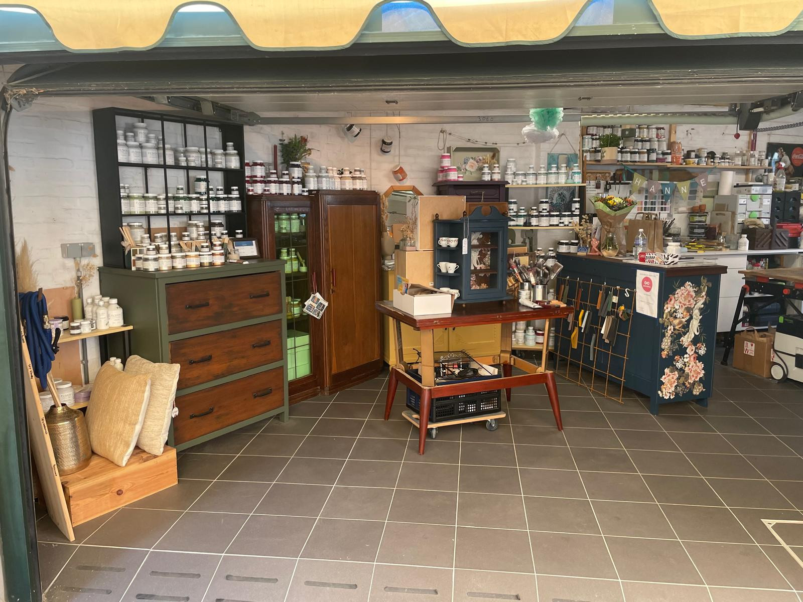 Houten meubel schilderen - Kastje Pimpen - Foto