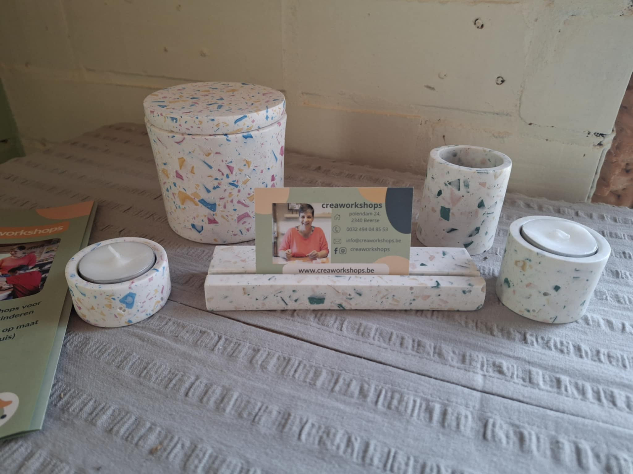 kleurrijk gieten met stukjes - Foto