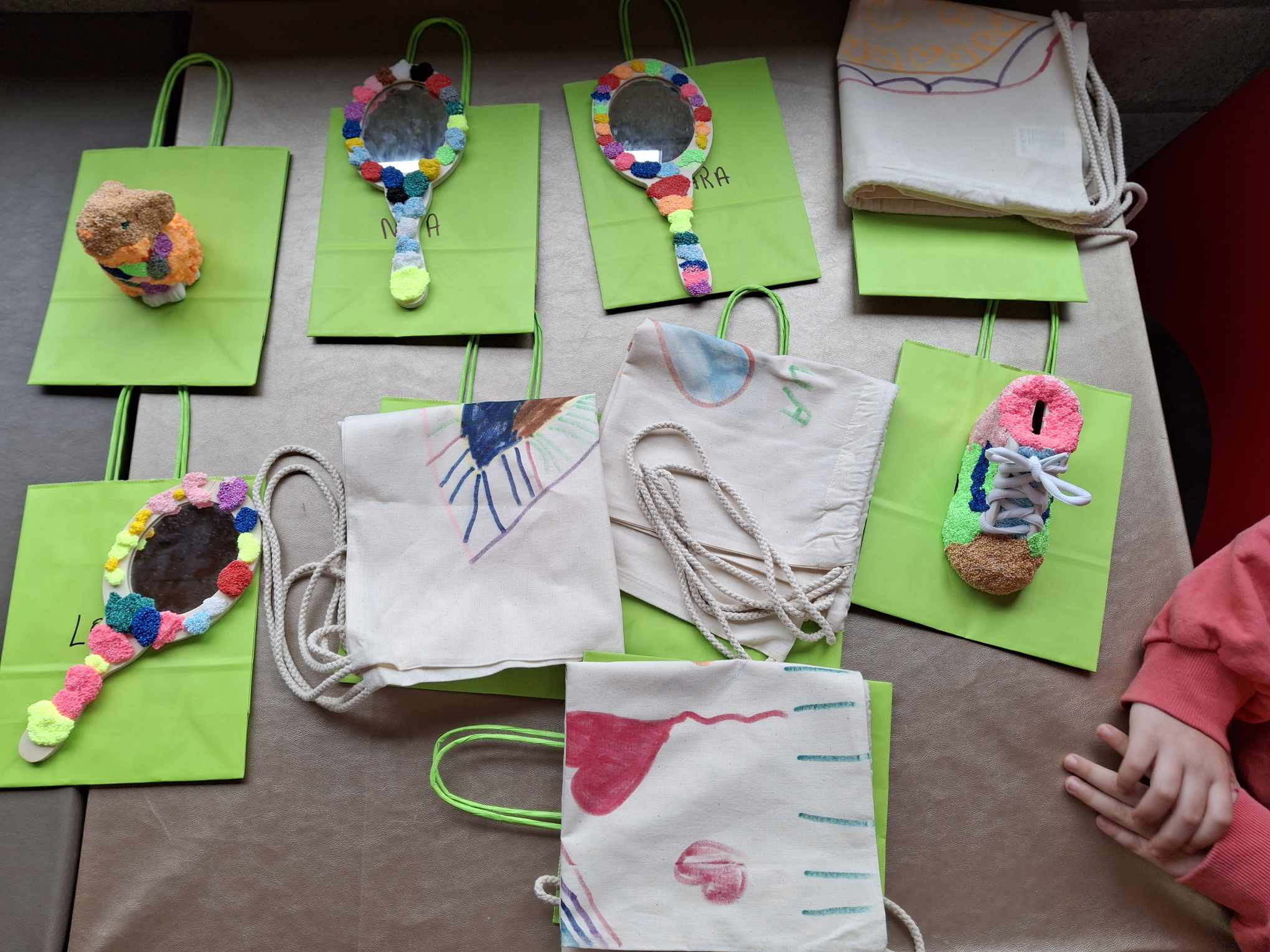 vorm en vrolijkheid met foam clay - Foto