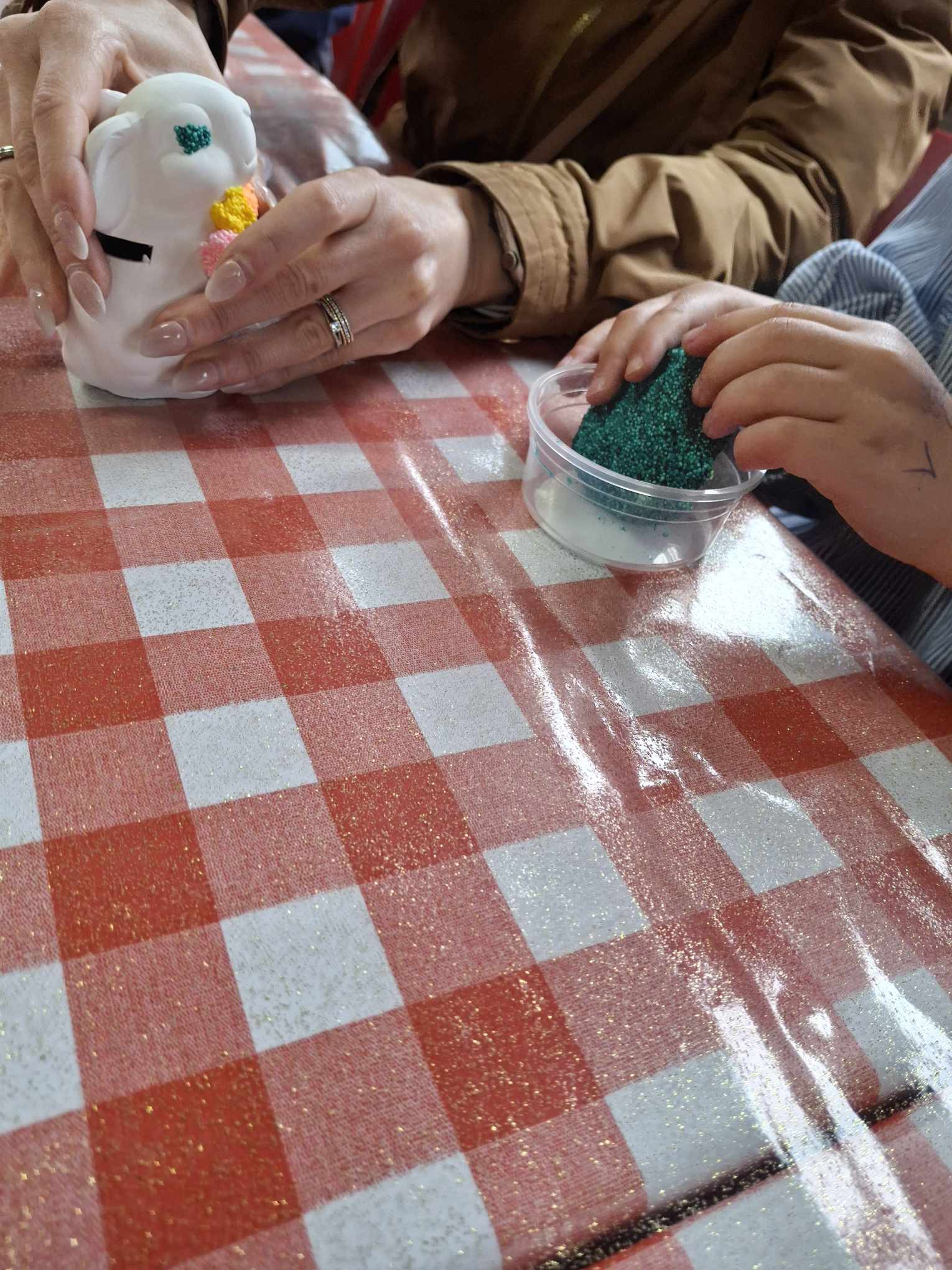 vorm en vrolijkheid met foam clay - Foto