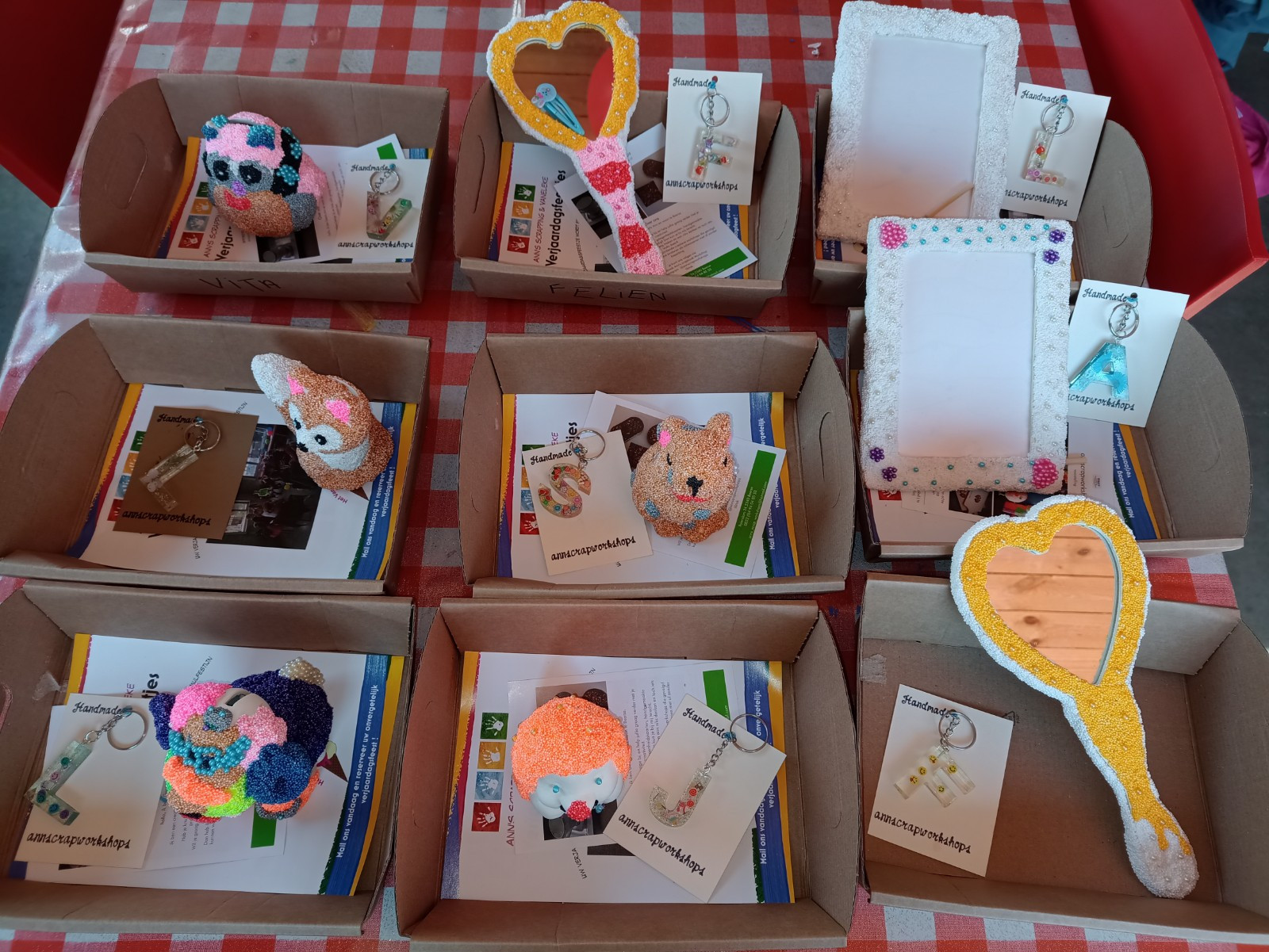 vorm en vrolijkheid met foam clay - Foto