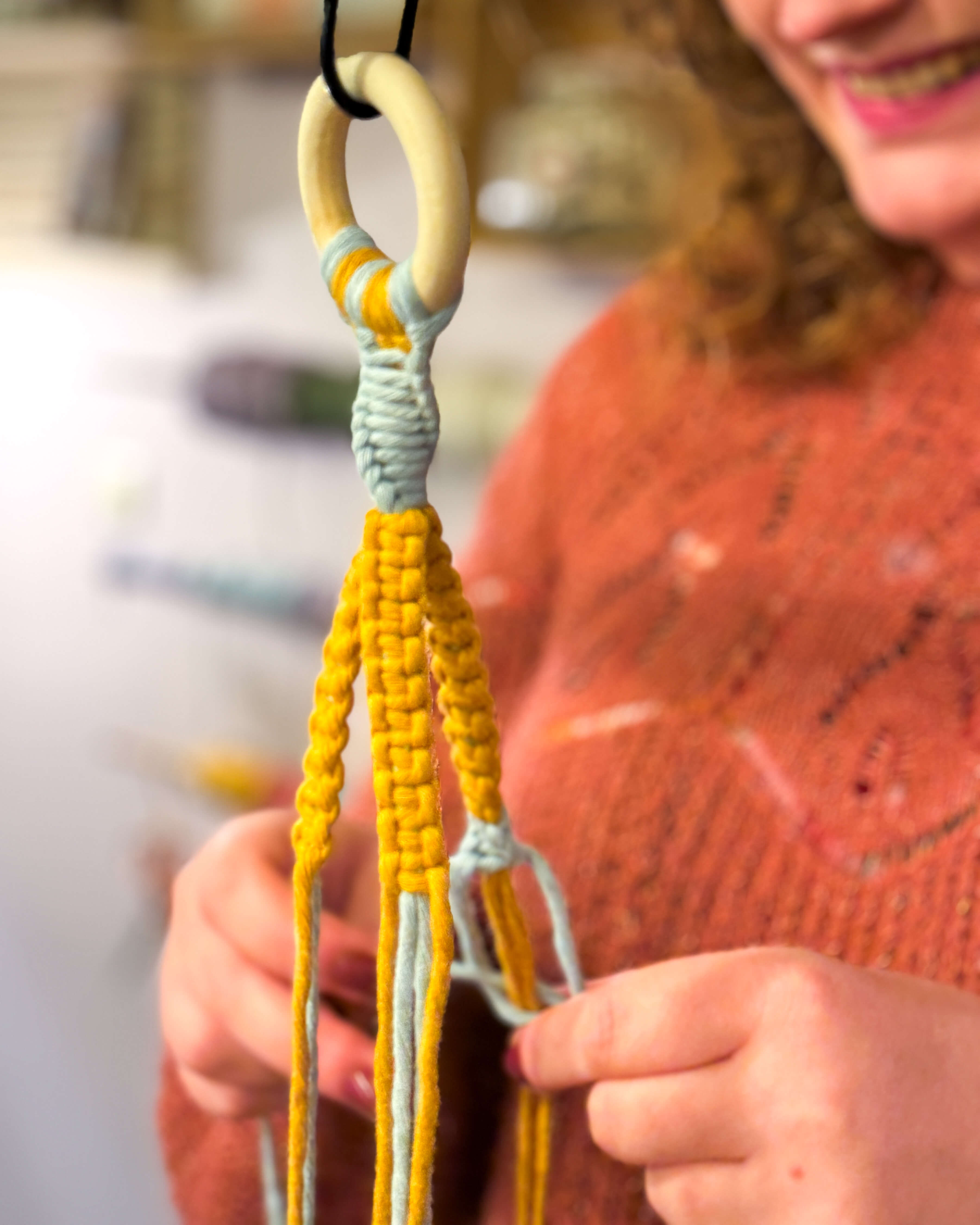 Macramé Vrijgezellenworkshop: knoop samen aan een uniek aandenken - Foto