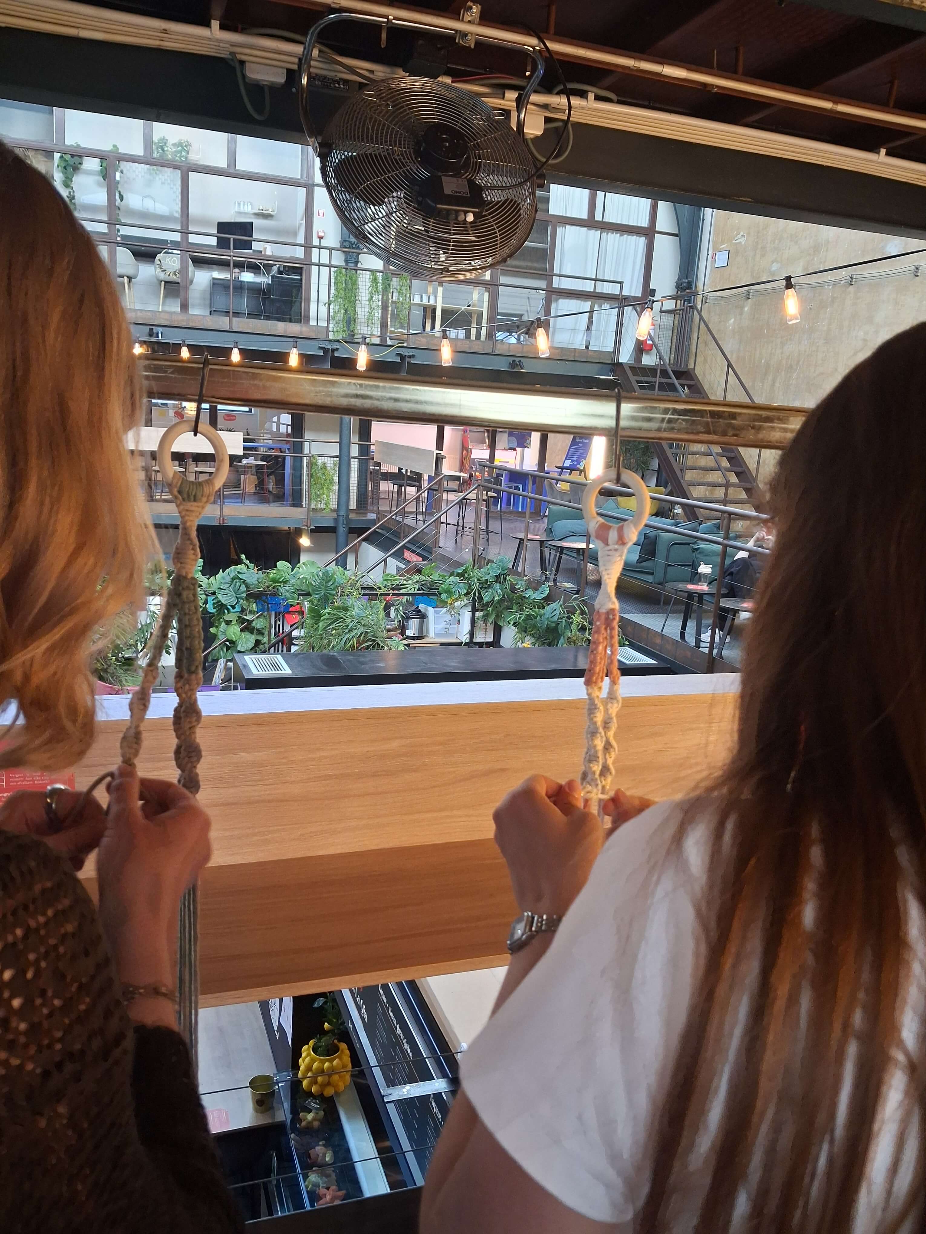 Macramé Vrijgezellenworkshop: knoop samen aan een uniek aandenken - Foto