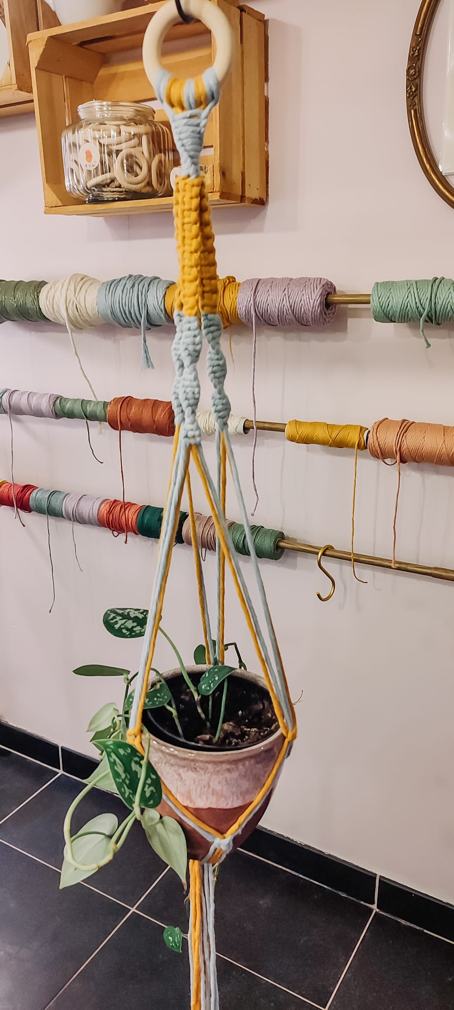 Macramé Vrijgezellenworkshop: knoop samen aan een uniek aandenken - Foto