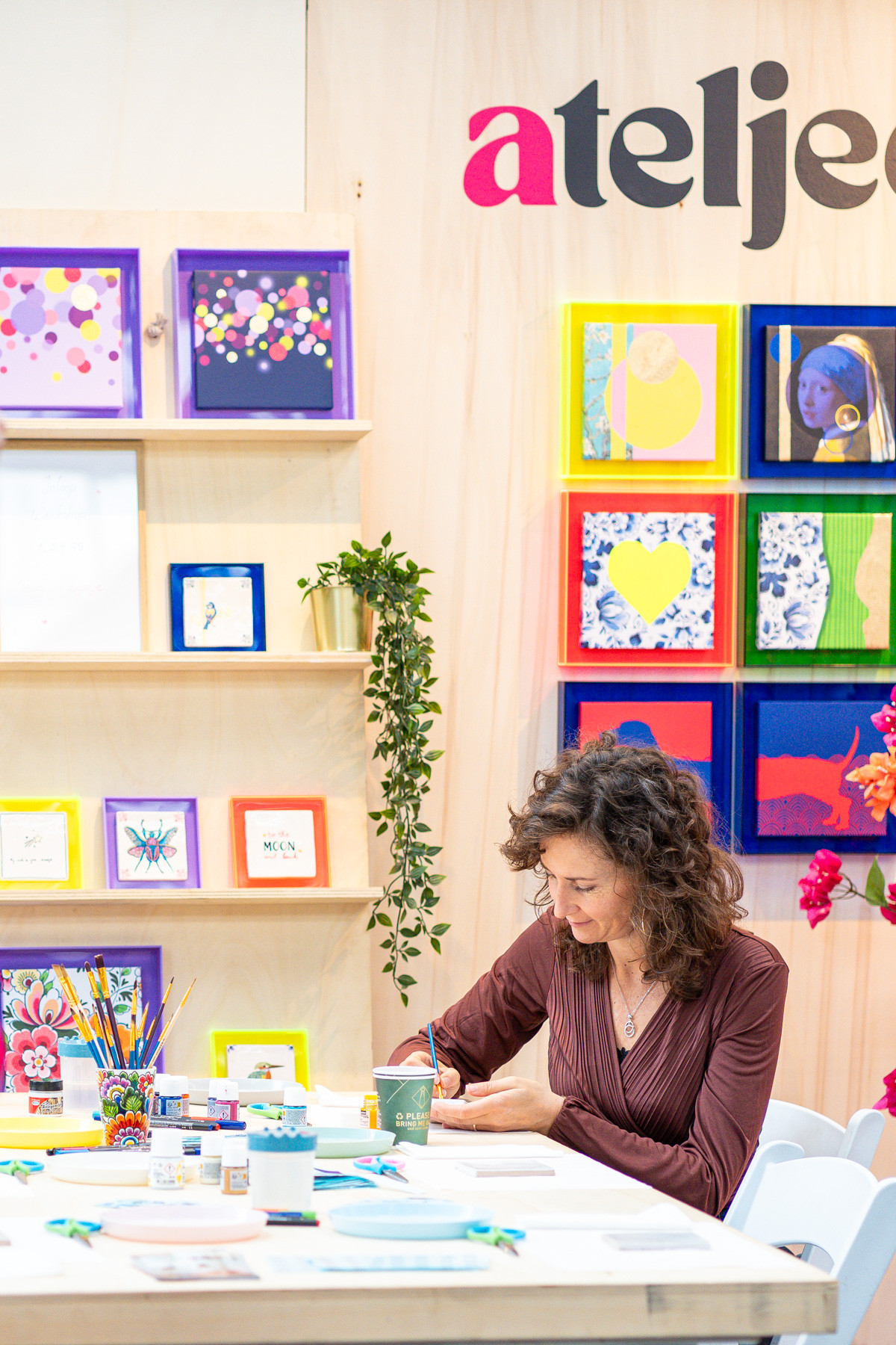 Maak je eigen, unieke tegel in een kleurrijk lijstje en geniet ondertussen van het lekkers van La Sala - Foto