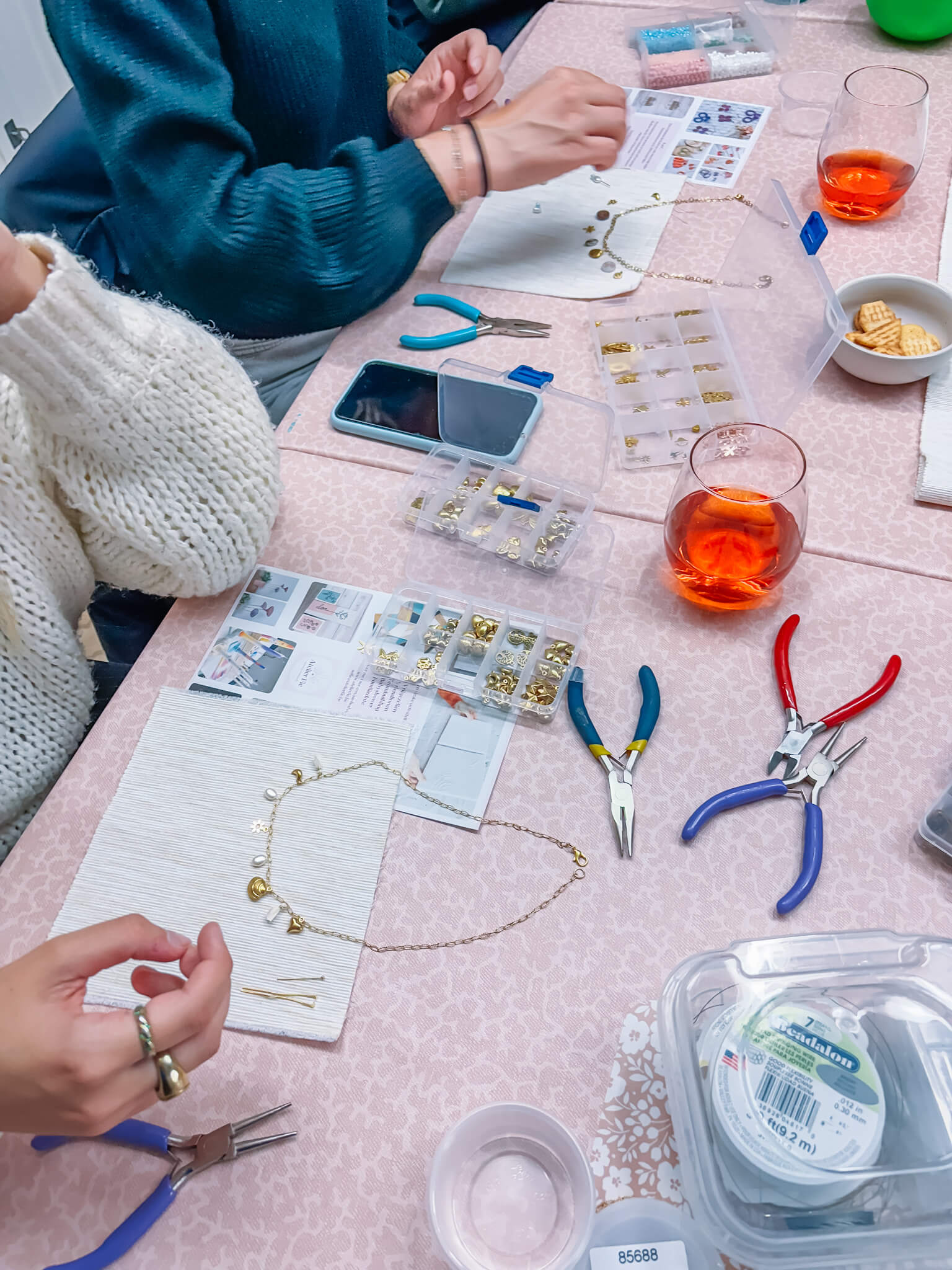 Beads Bar - Stel zelf je ketting samen - op aanvraag - Foto