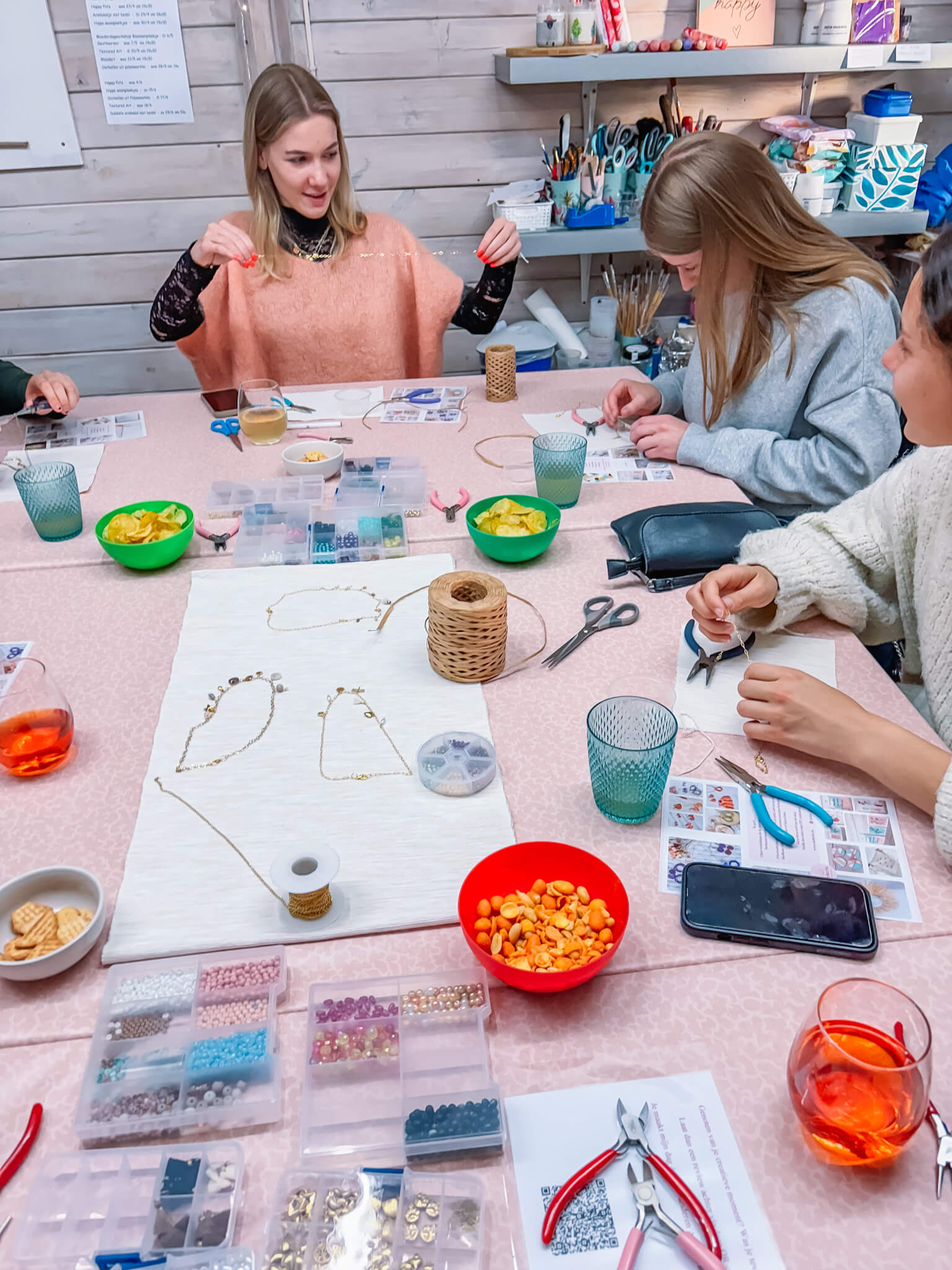 Beads Bar - Stel zelf je ketting samen - op aanvraag - Foto