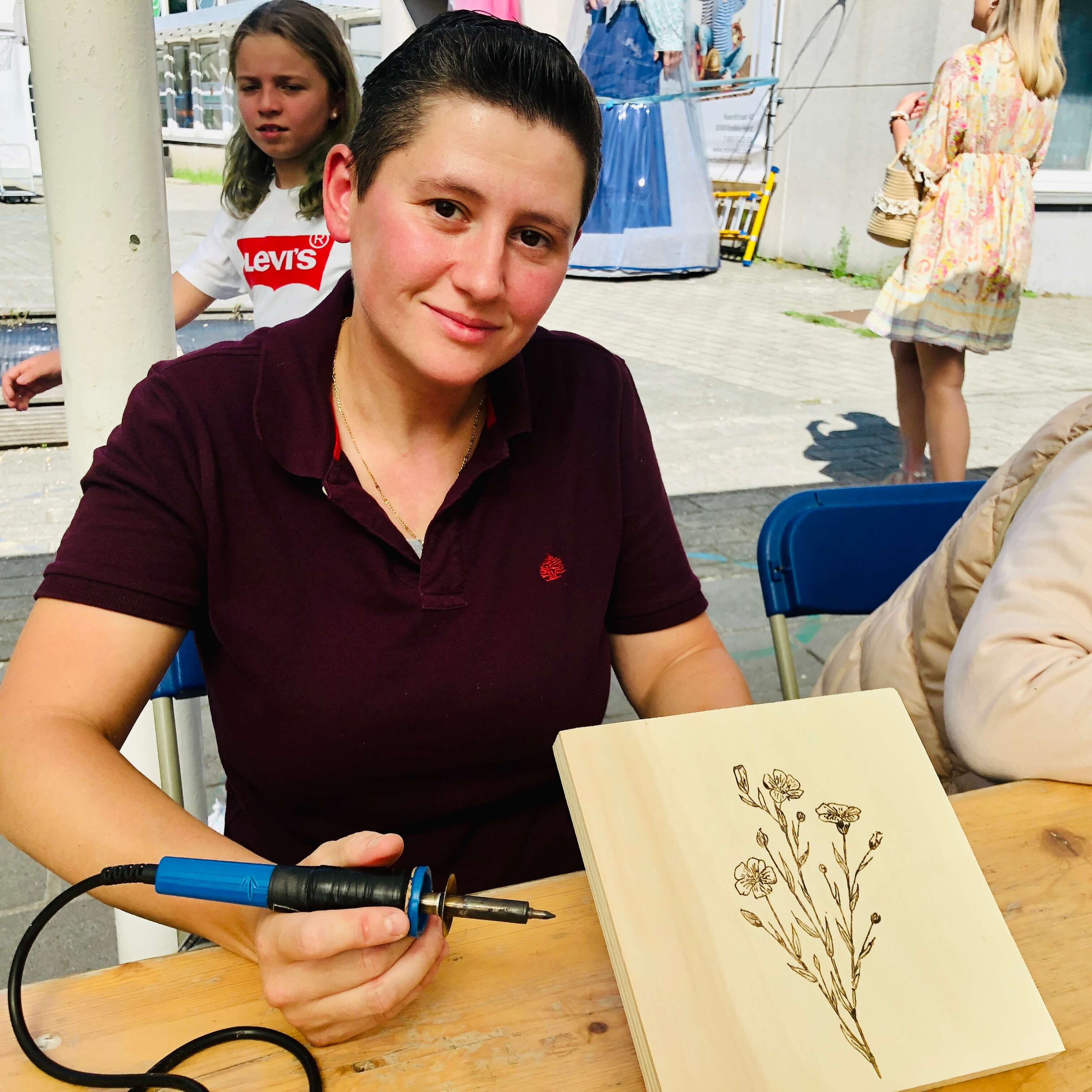 Pyrografie (houtbranden) voor Bachelorette parties - Foto