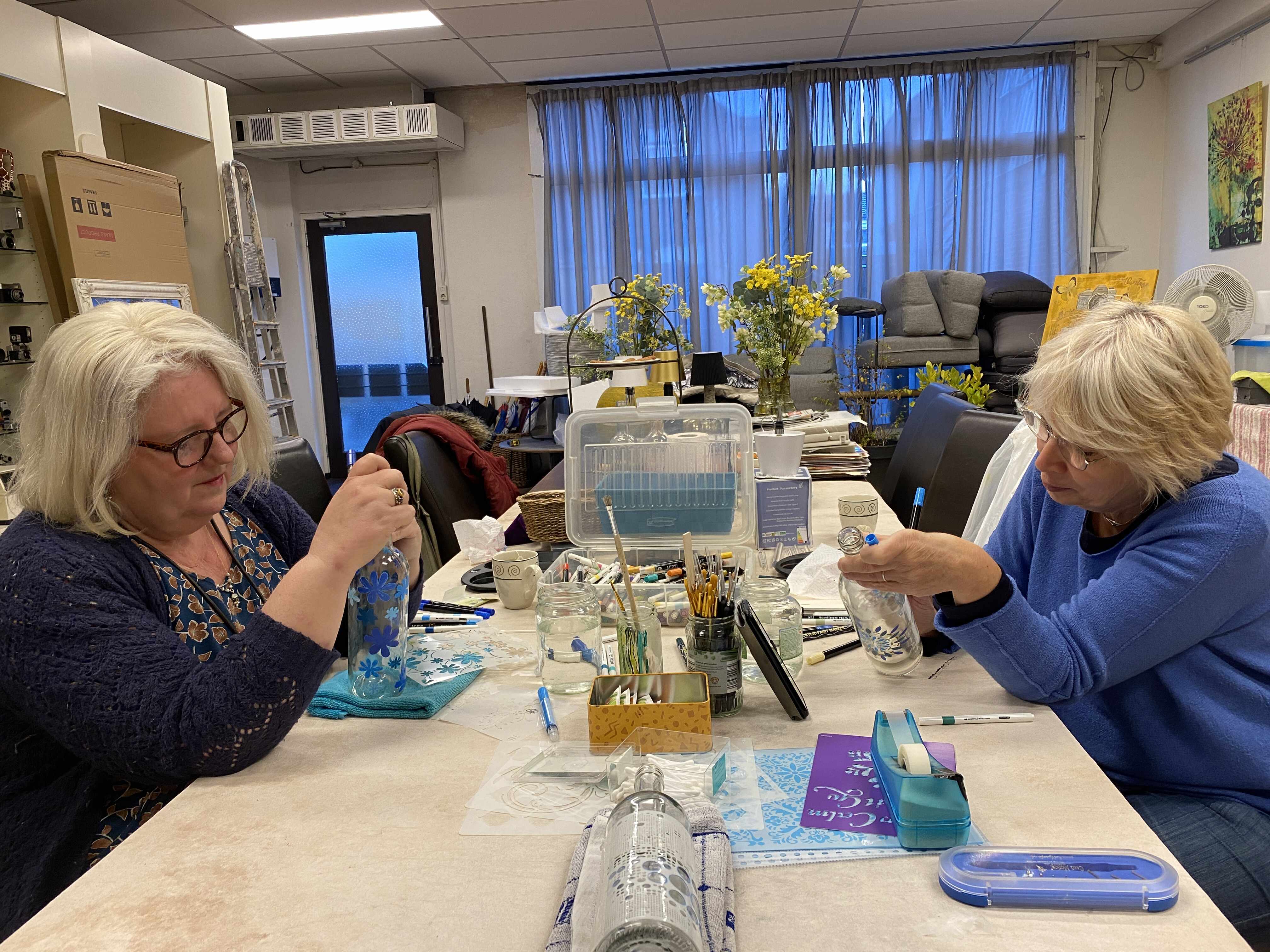 Fles beschilderen met lamp - Foto