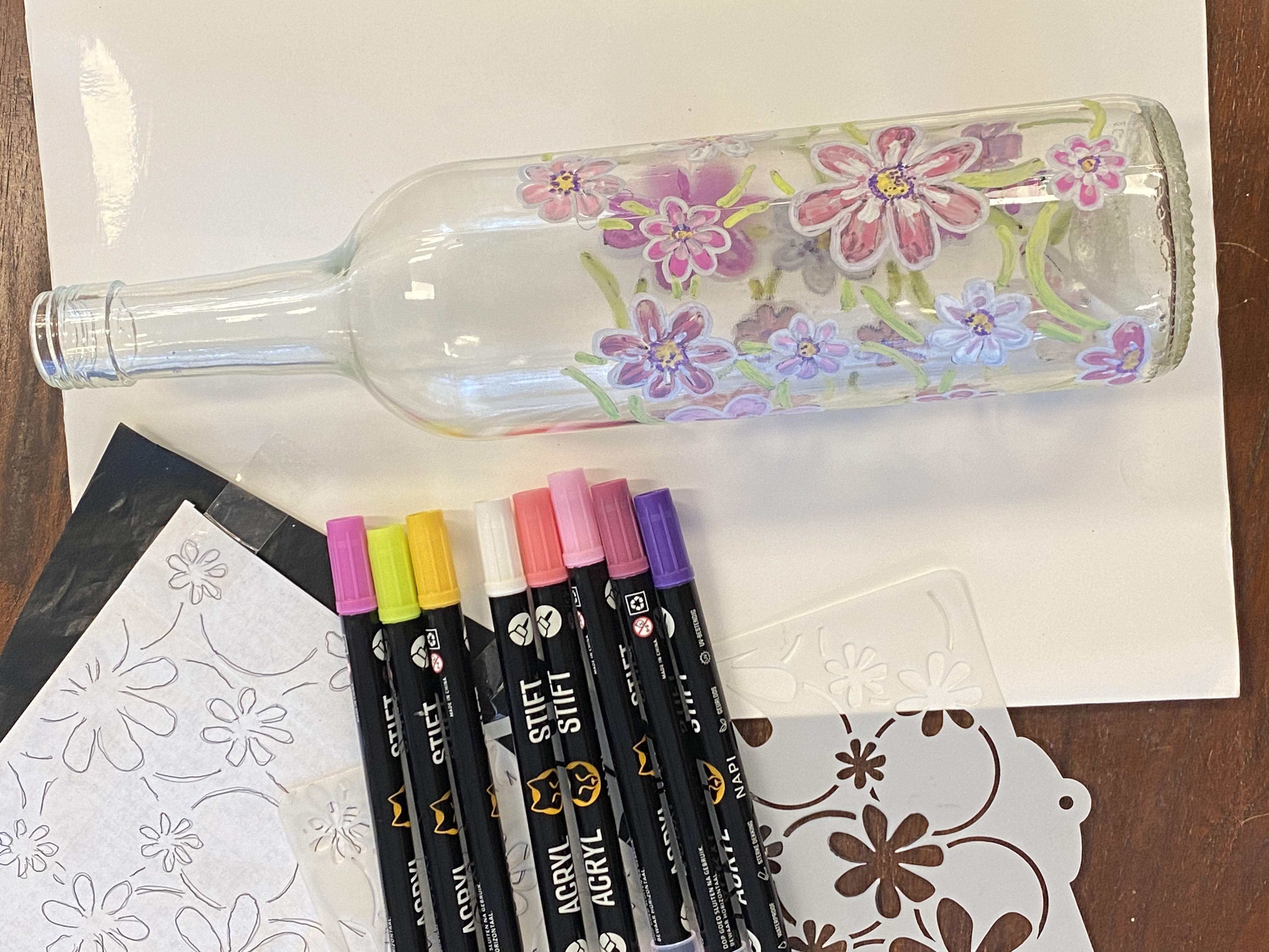 Fles beschilderen met lamp - Foto