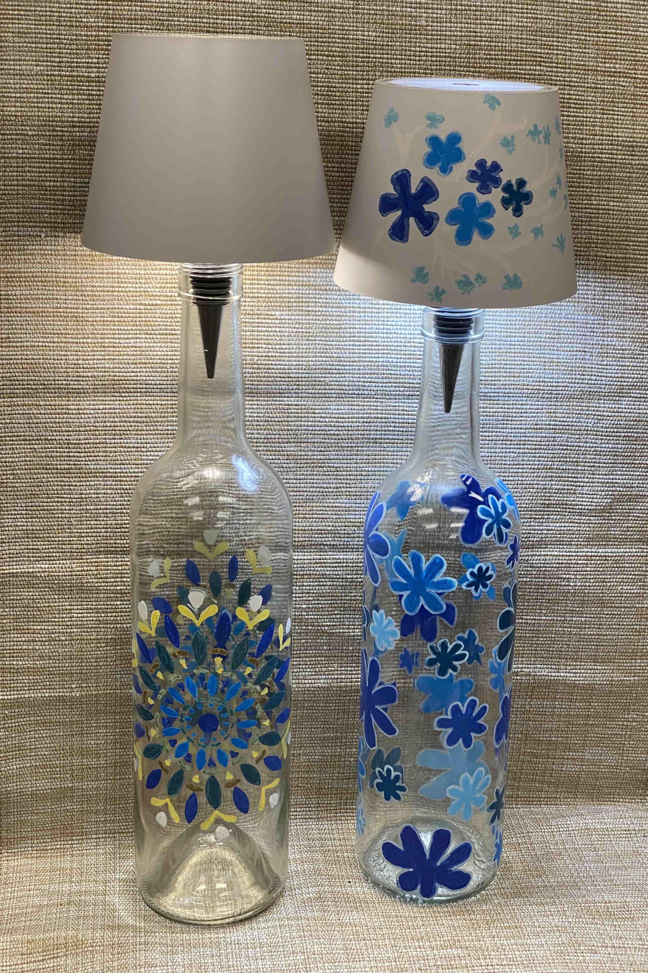 Fles beschilderen met lamp - Foto