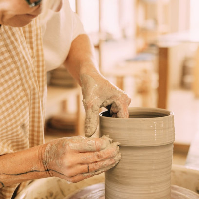Keramiek - Wekelijks pottenbakken aan de draaischijf op maandagavond (januari, februari en maart 2026)