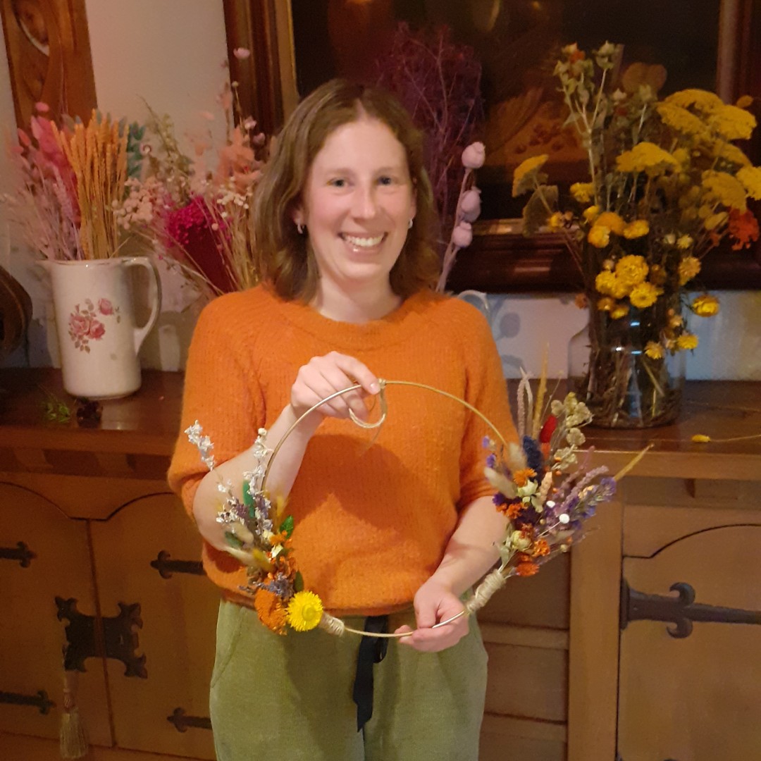 Workshop Flowerhoop met droogbloemen - Foto