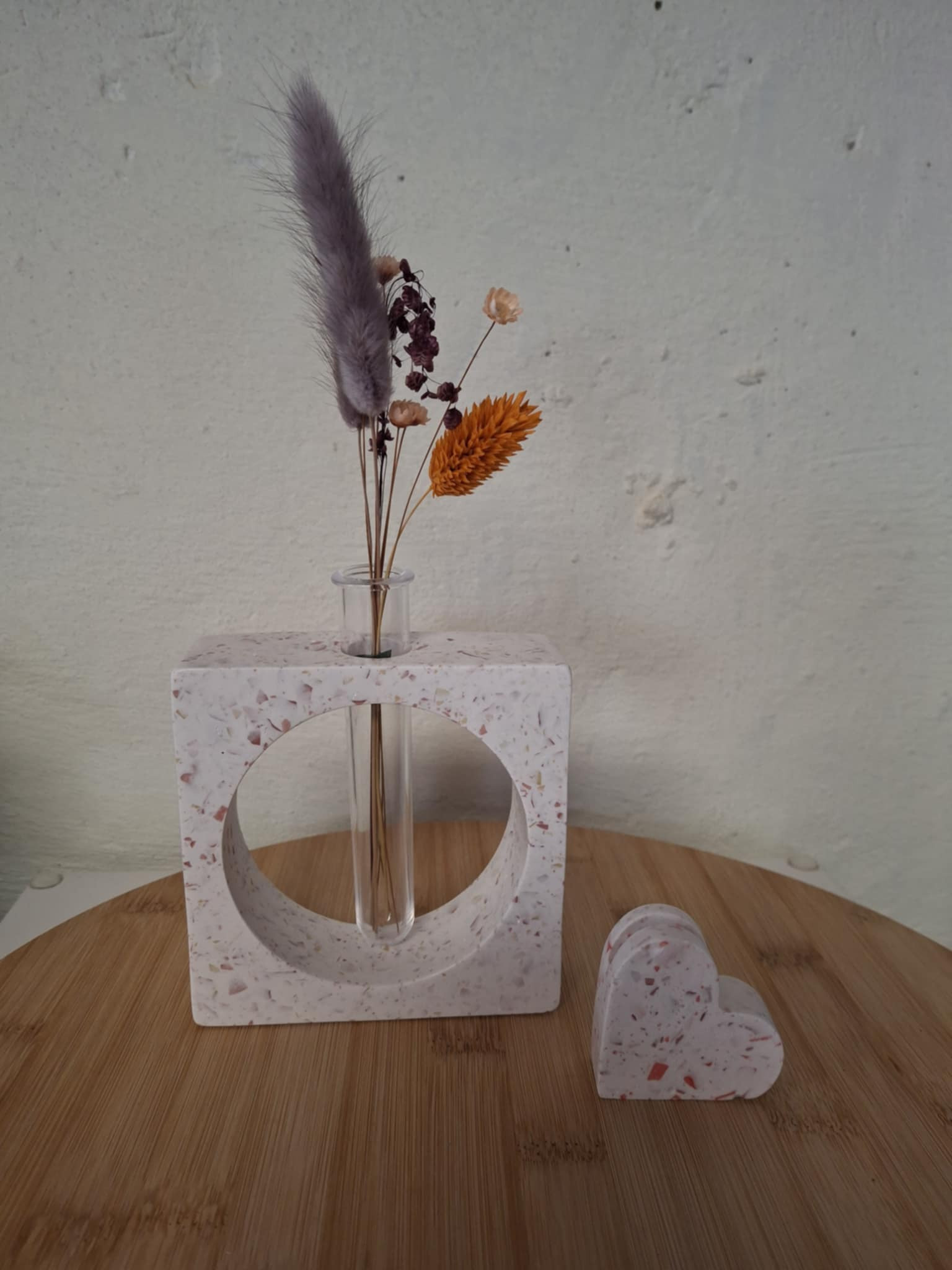 kleurrijk gieten met stukjes - Foto