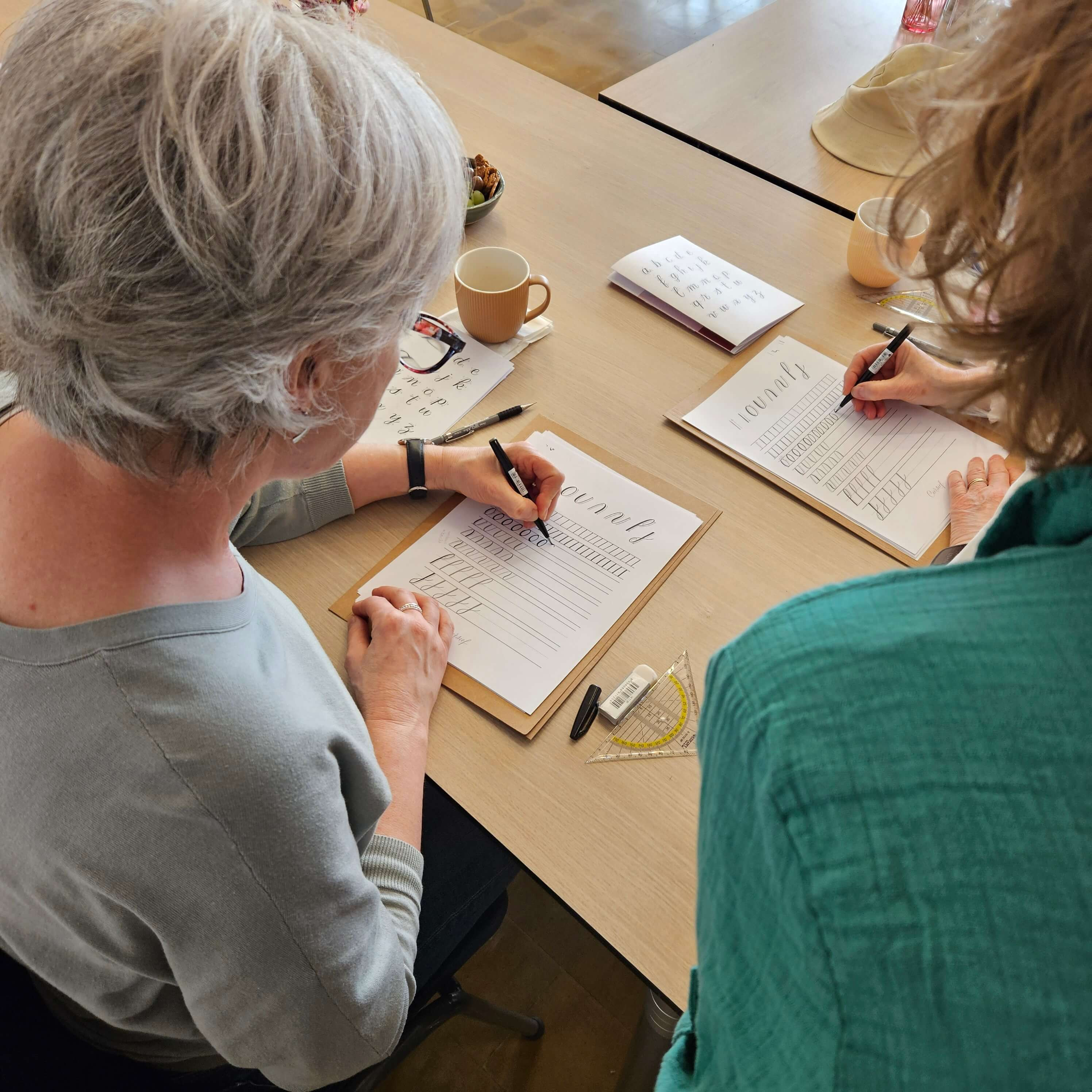 Kerst- en naamkaartjes met washitape en waszegels - Foto