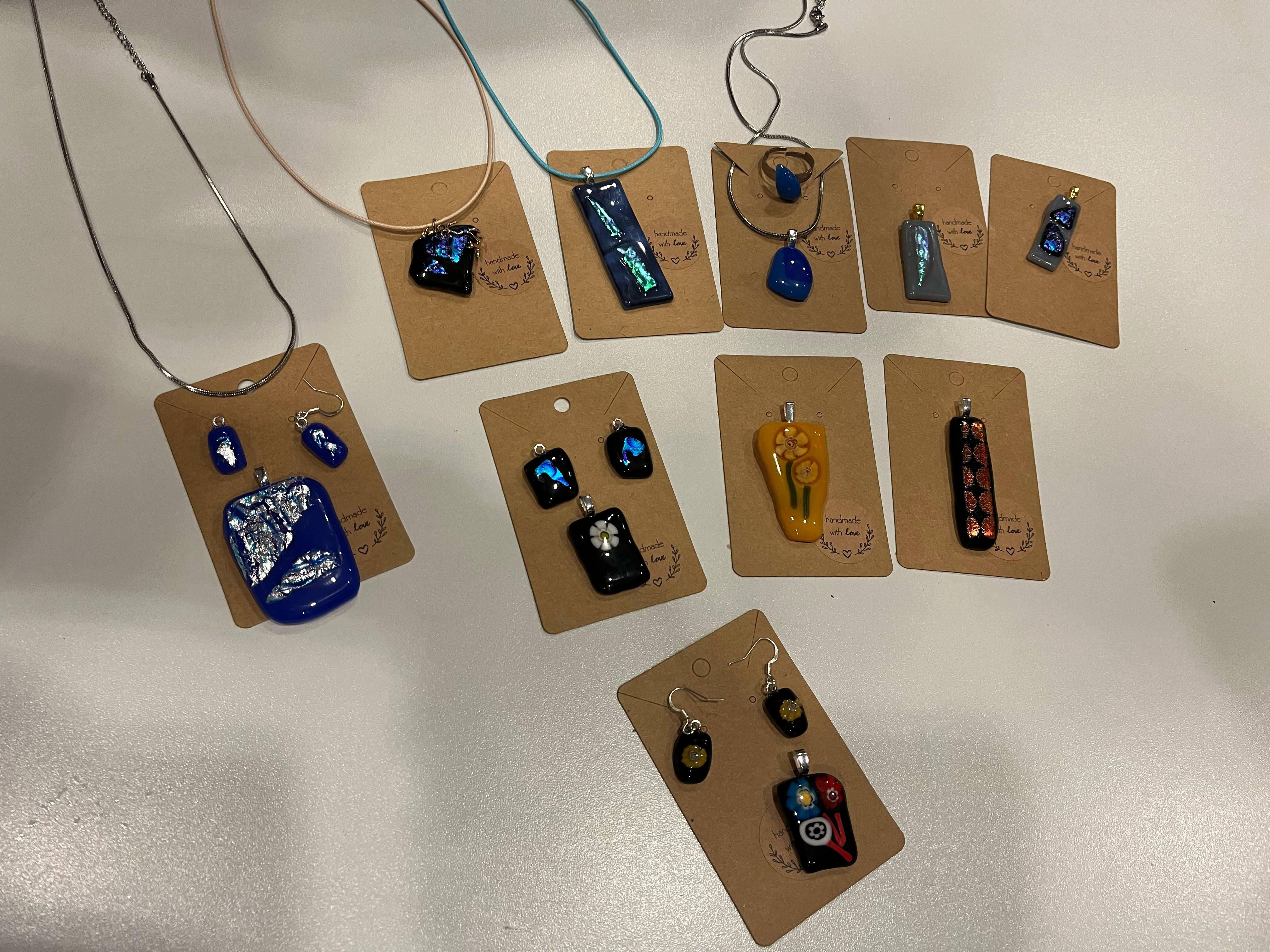 ✨ Ontdek de Magie van Glasfusing: Juwelen Maken in de Hotpot! ✨ - Foto