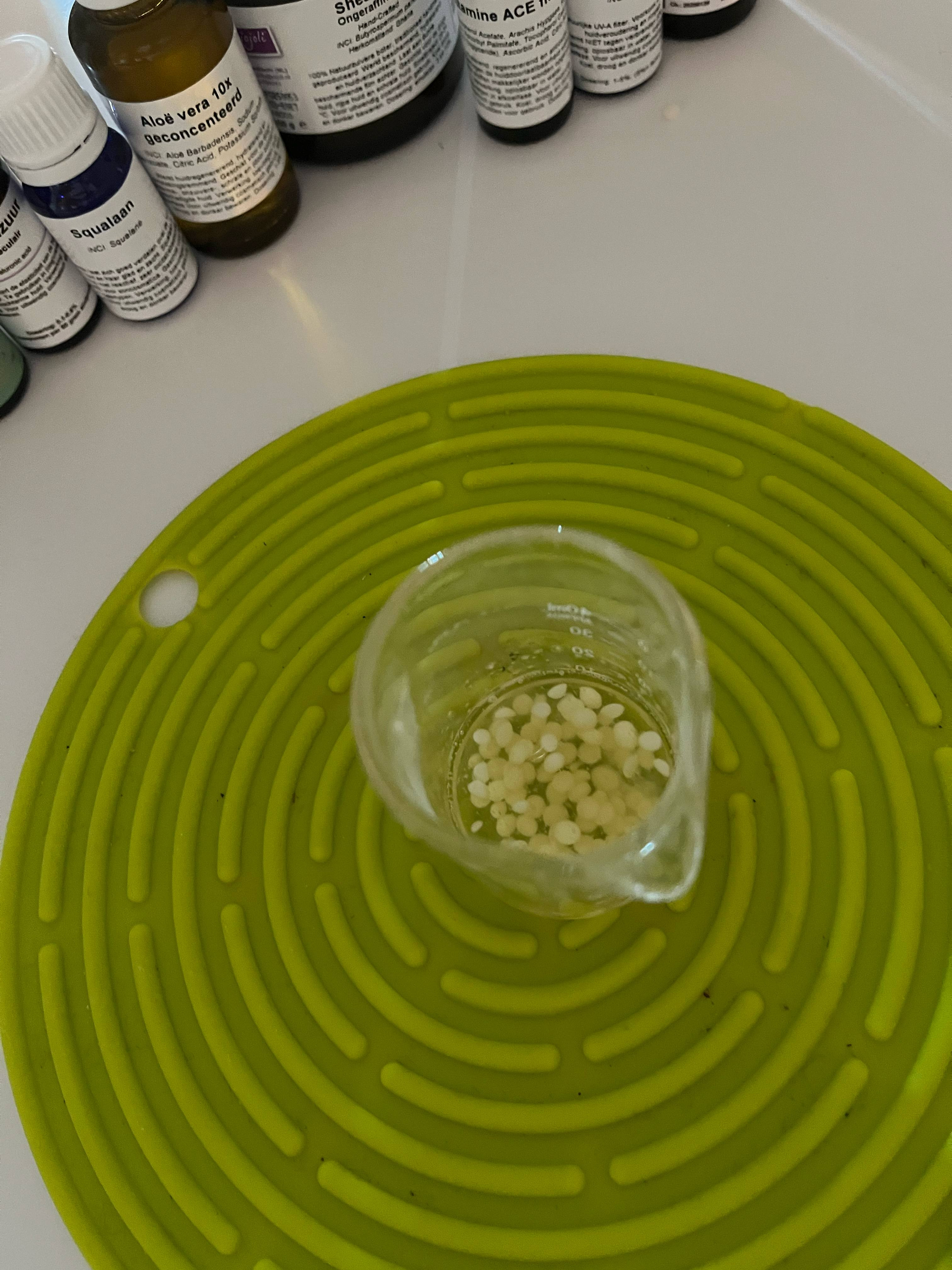 🌿  Ontdek de Geheimen van Jouw Huid en bereidt een dagcrème ofwel nachtcrème ofwel een handcrème volgens je eigen huidtype🌿 - Foto