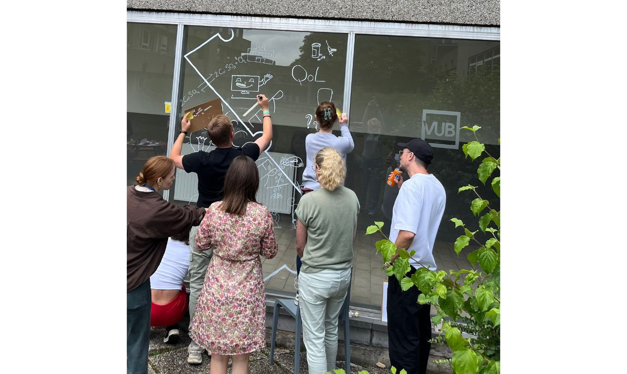 Raamtekenen als inloop workshop op een event - Foto