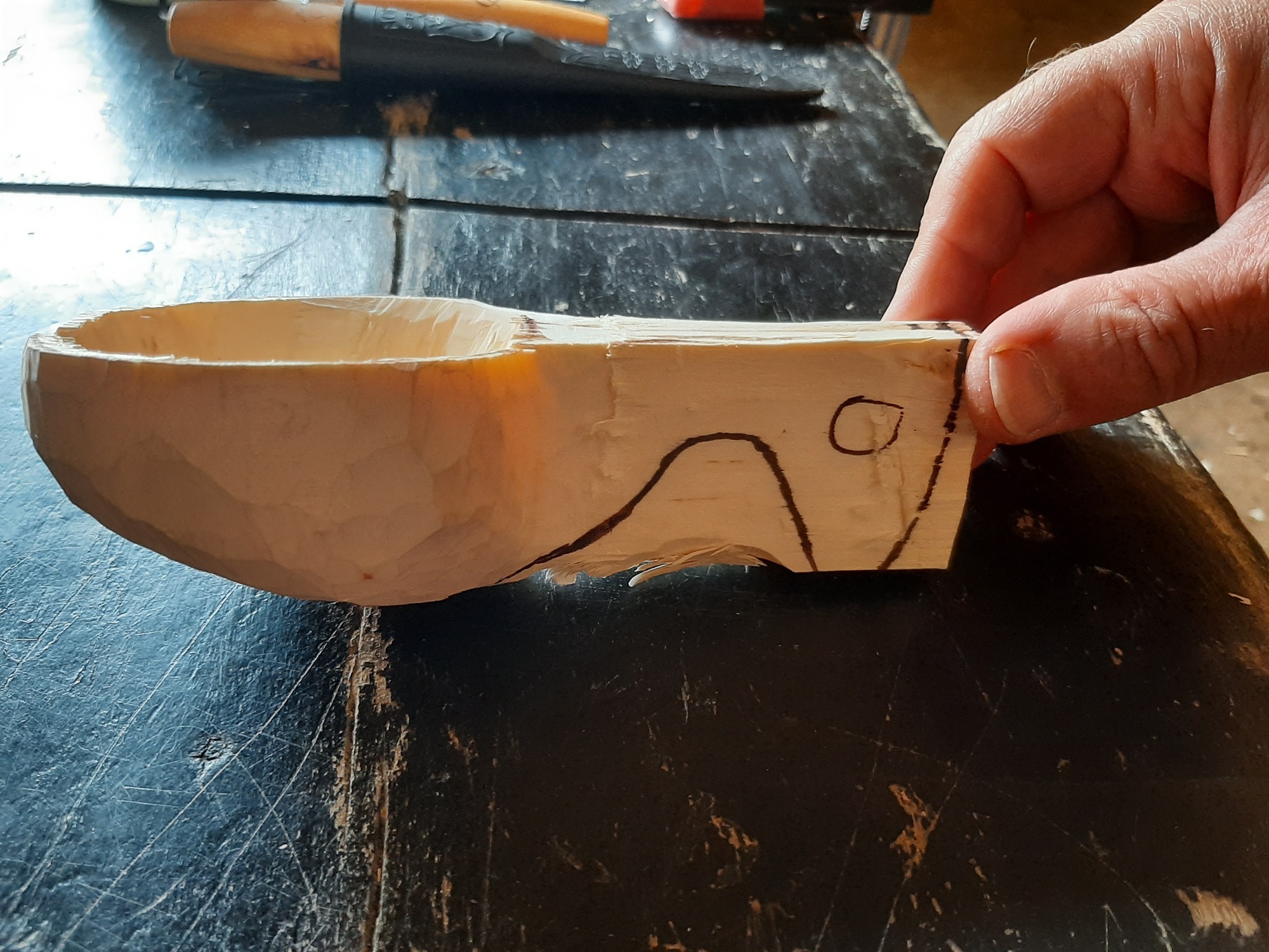 workshop scandinavische beker (kuksa) snijden - Foto