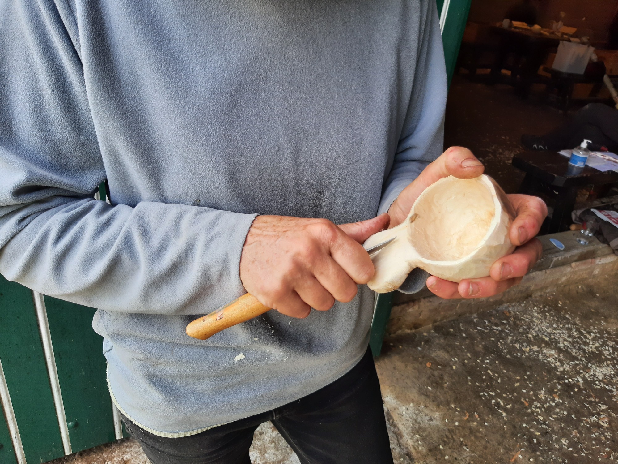 workshop scandinavische beker (kuksa) snijden - Foto