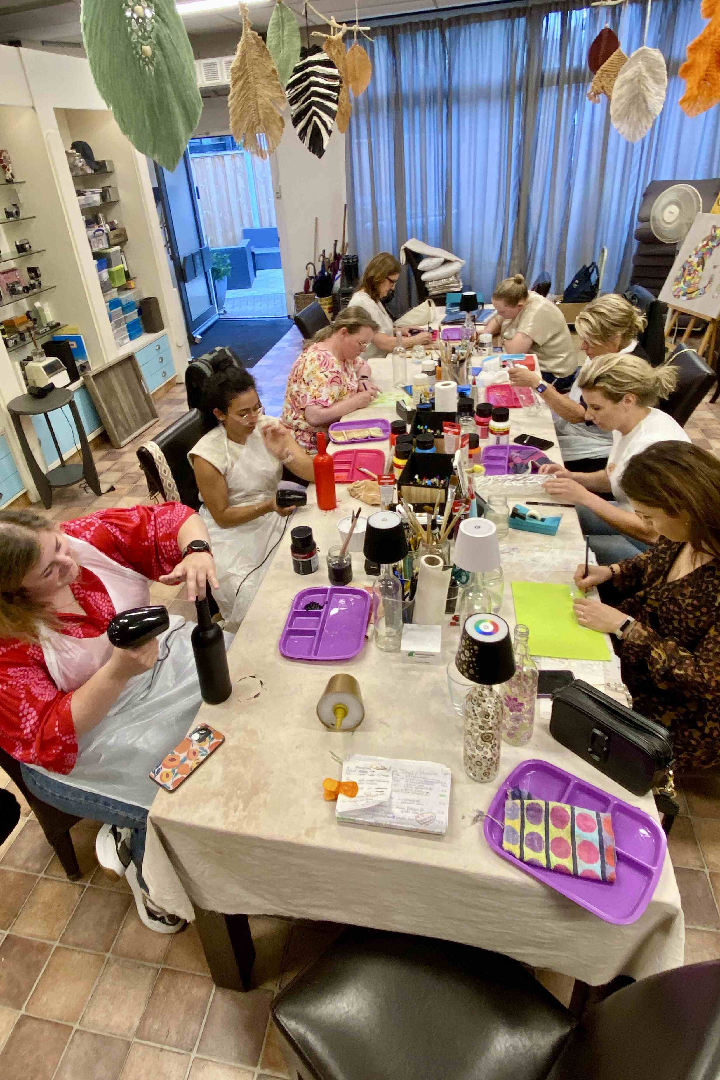 Fles beschilderen met lamp - Foto