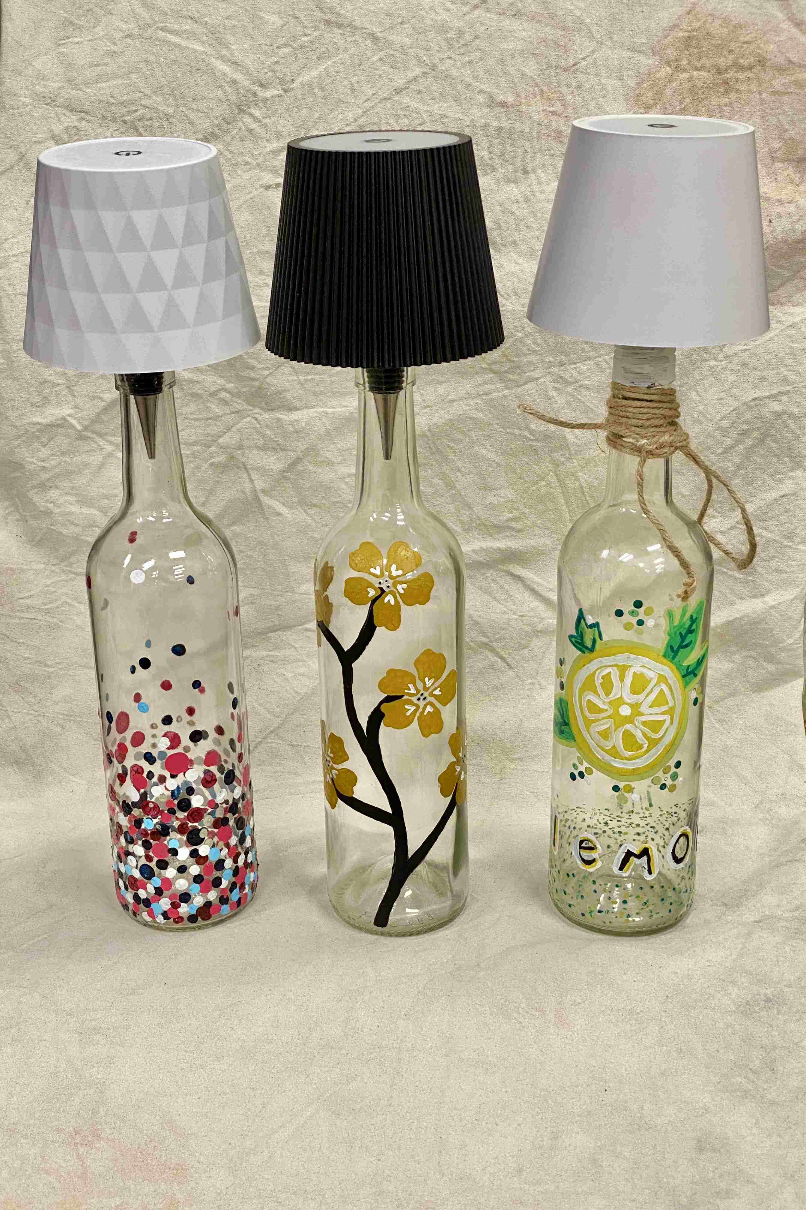 Fles beschilderen met lamp - Foto