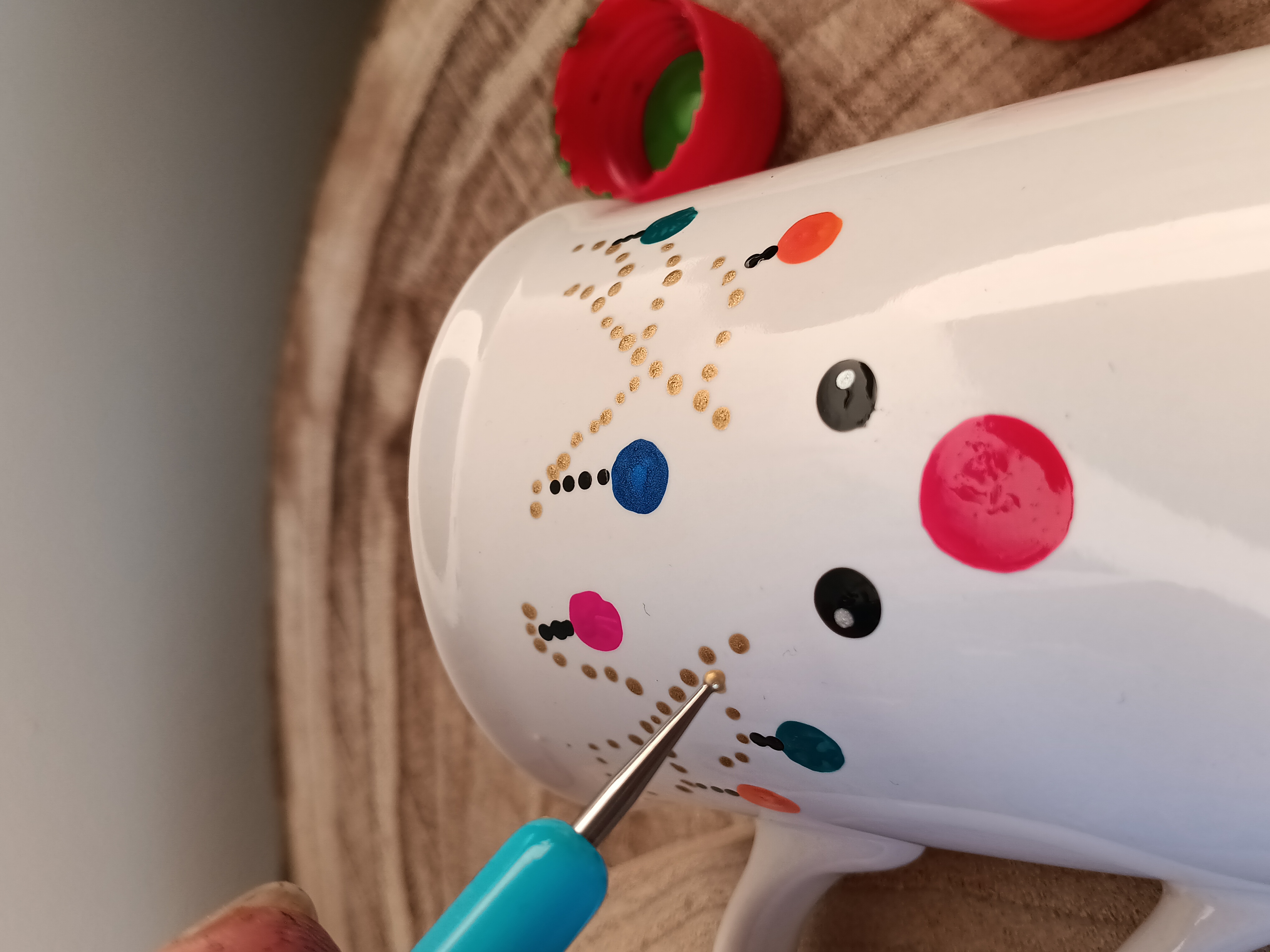 DOT Painting: Kerstige stipkunst op porselein @Libelle winterfair - 13/11 om 15u15 - Foto