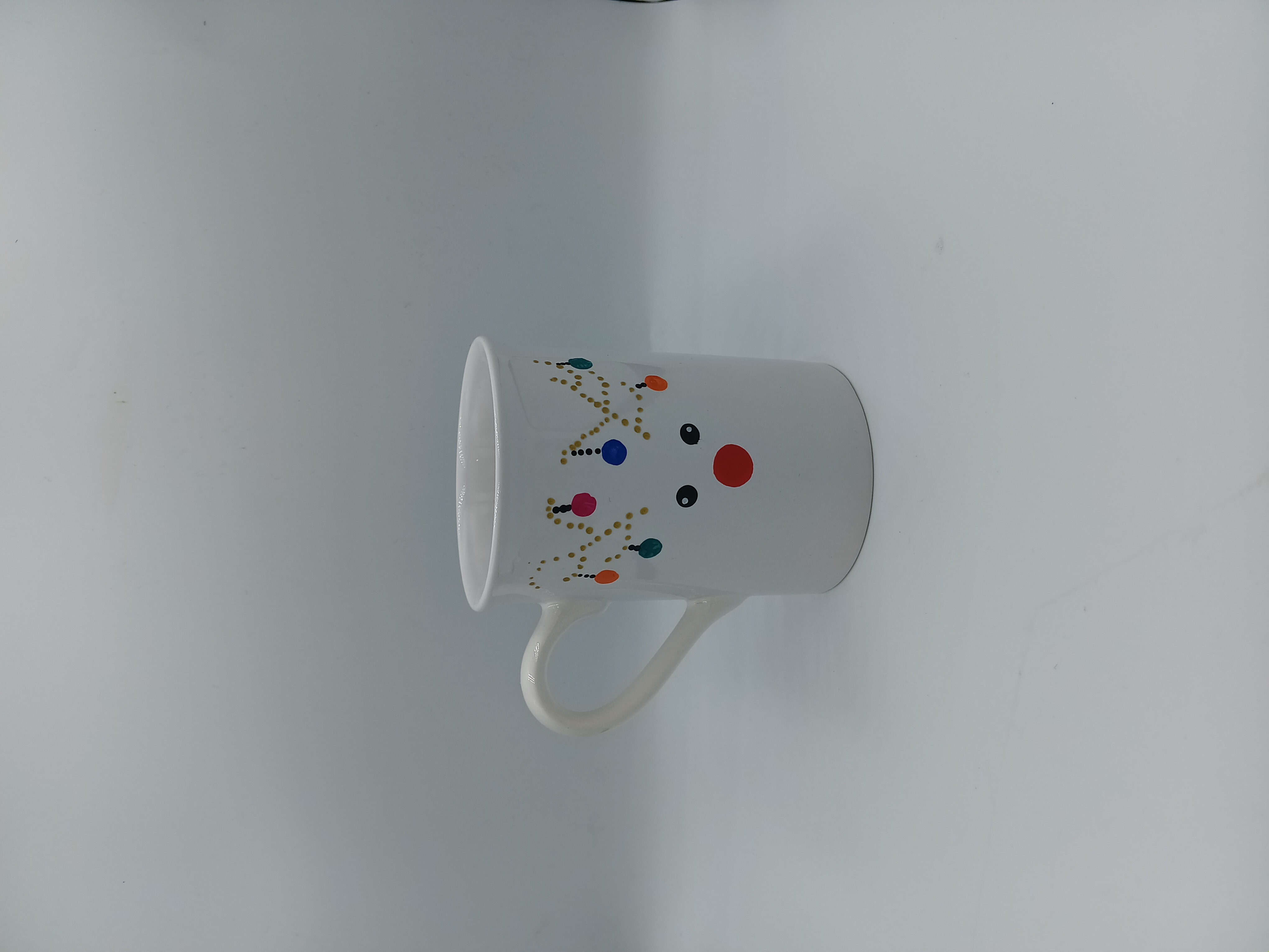 DOT Painting: Kerstige stipkunst op porselein @Libelle winterfair - 13/11 om 16u - Foto