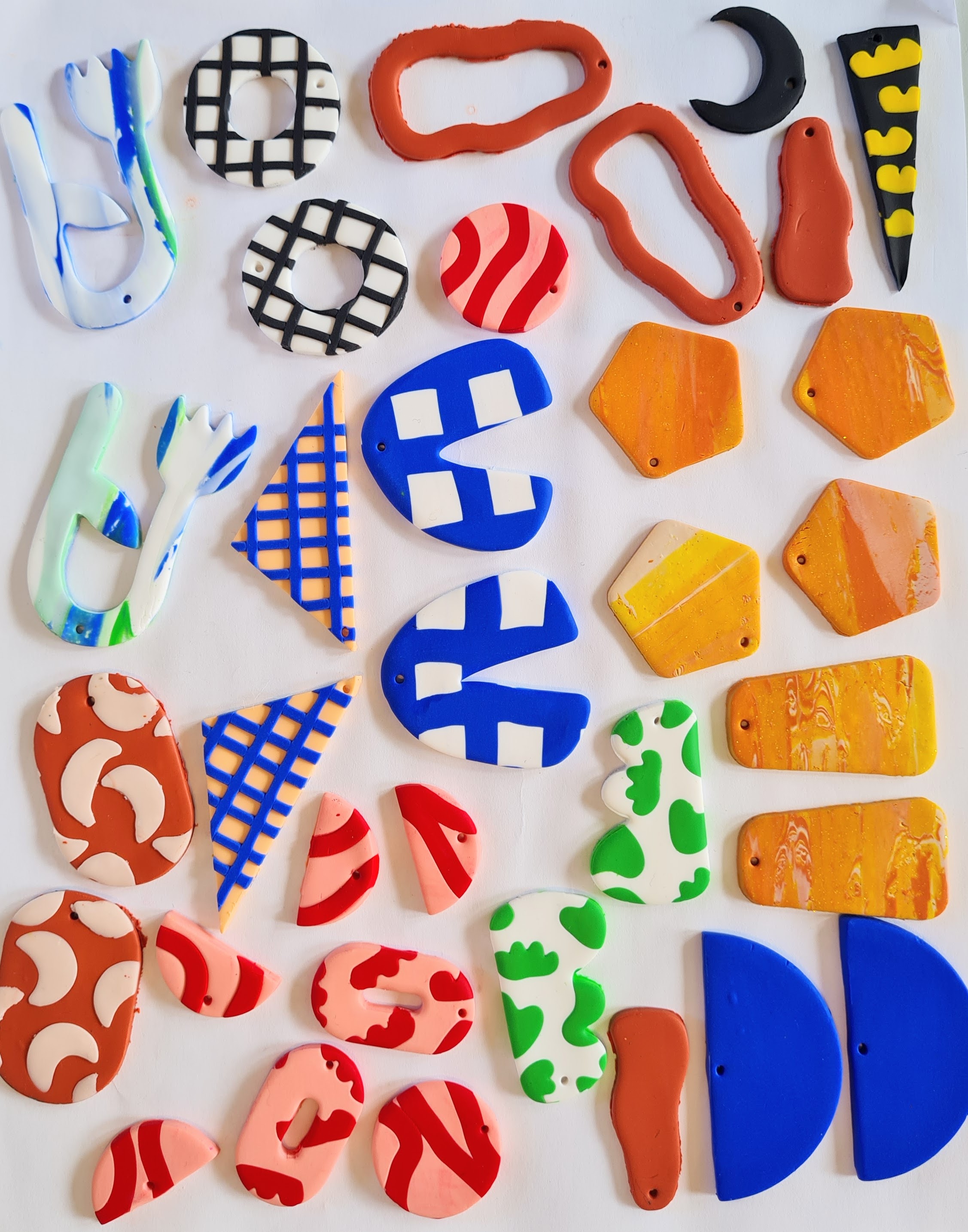 Statement juwelen uit polymeerklei - zeefdrukken, patroon en embossen - Foto