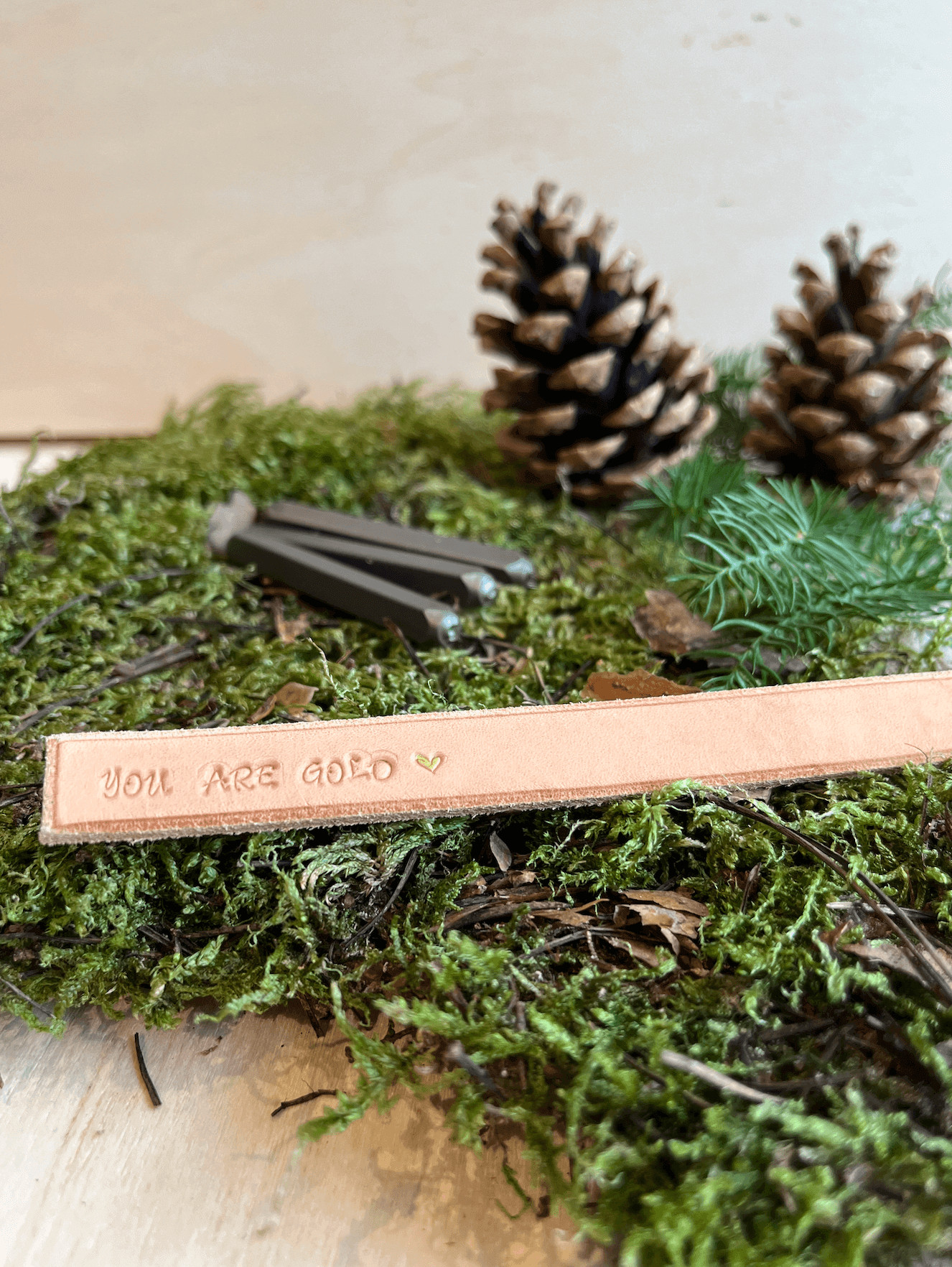 Lederen boekenlegger "Stempelen" @Libelle Winterfair - 15/11/2025 om 11u45 - Foto