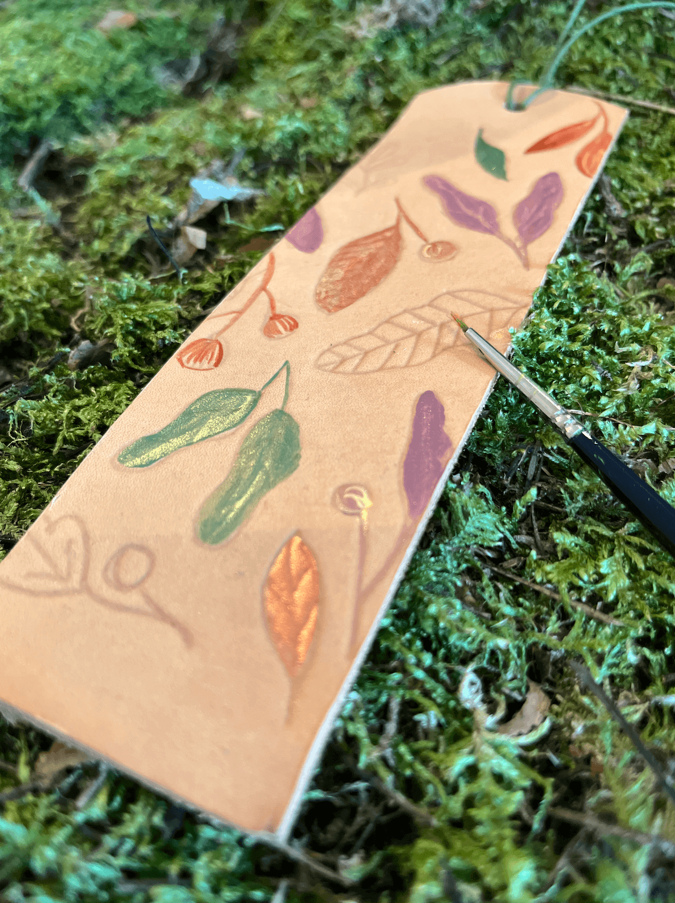 Lederen boekenlegger met leather carving @Libelle Winterfair - 13/11/2025 om 14u30 - Foto