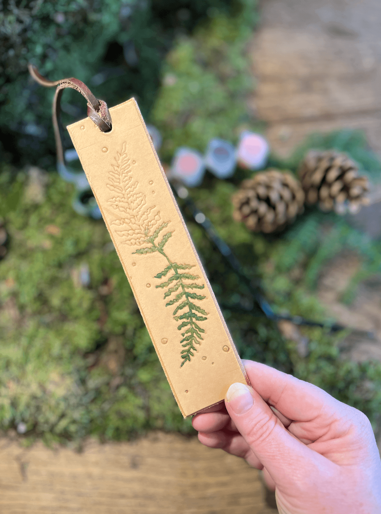 Lederen boekenlegger met leather carving @Libelle Winterfair - 13/11/2025 om 16u00