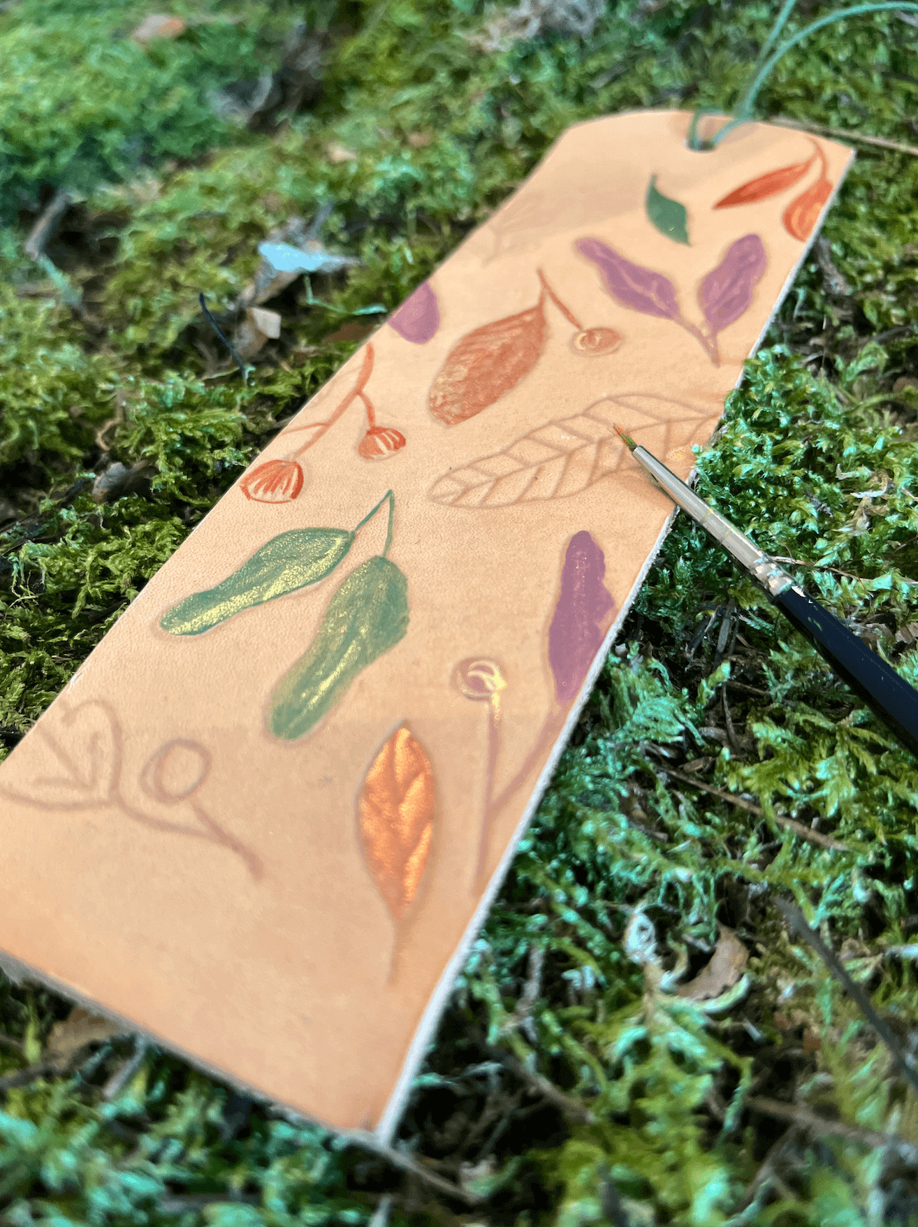 Lederen boekenlegger met leather carving @Libelle Winterfair - 15/11/2025 om 17u30 - Foto